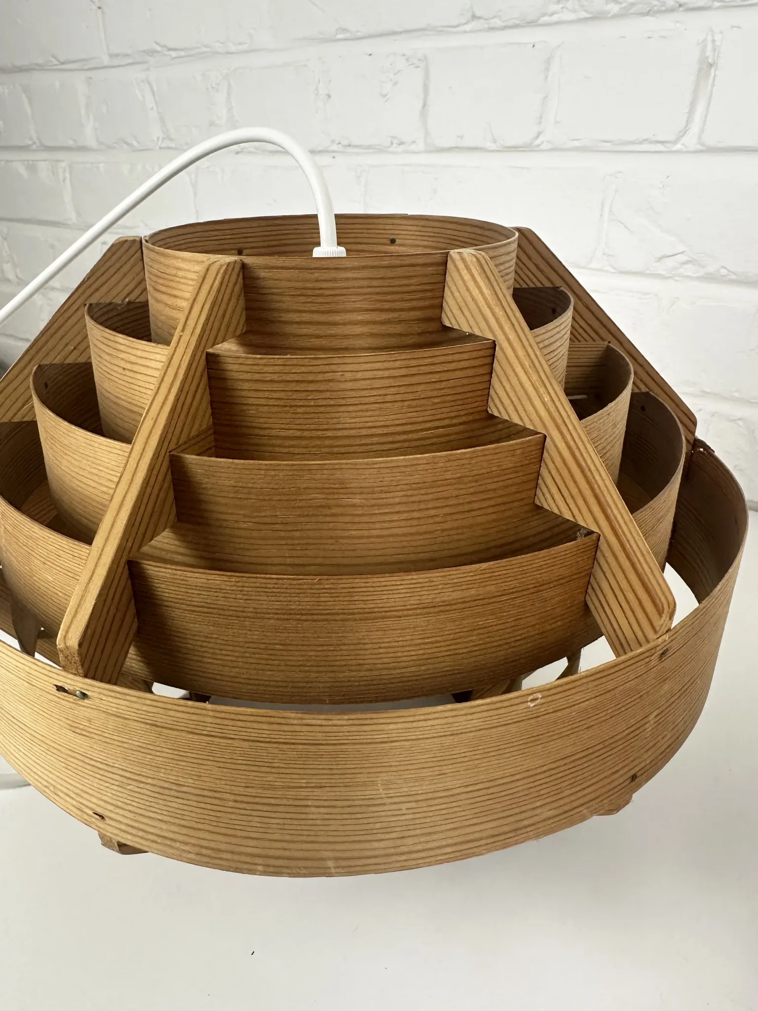 Pair of Hans-Agne Jakobsson pendant lights in pine veneer – AB Ellysett
