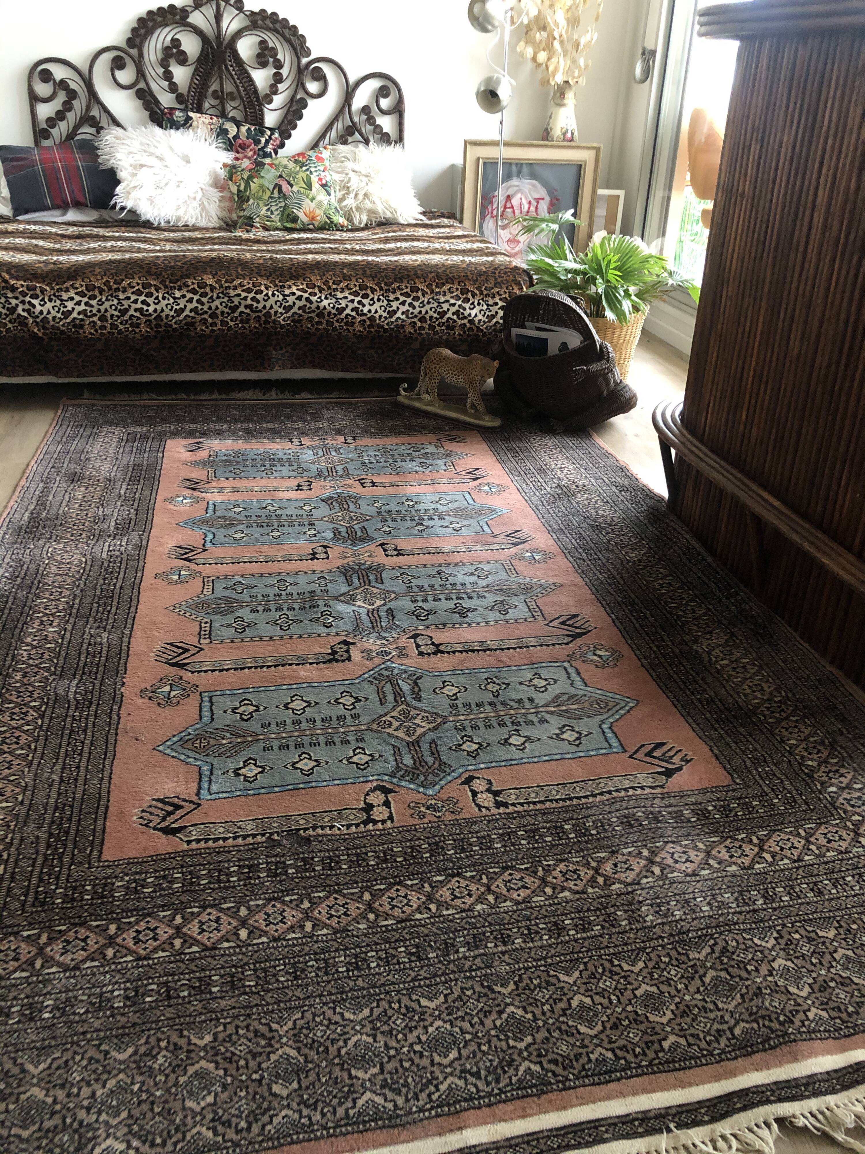 Vintage wool oriental rug - 245x157cm