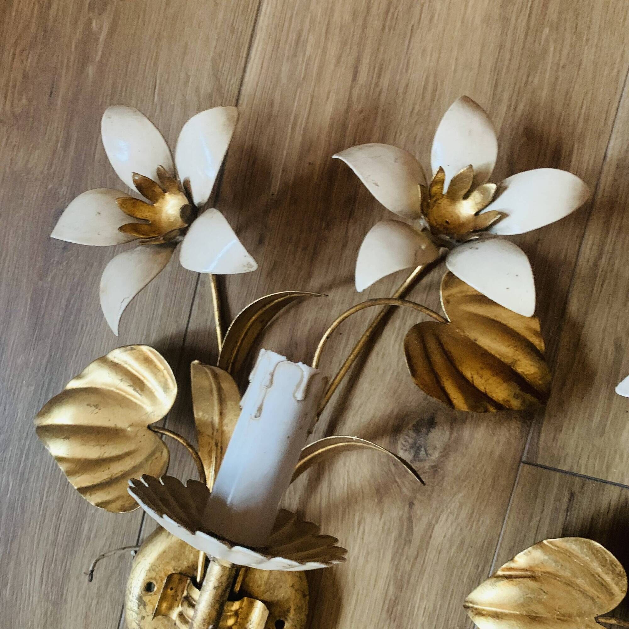 Pair of vintage Florentine wall lights in gilded metal – 1960s