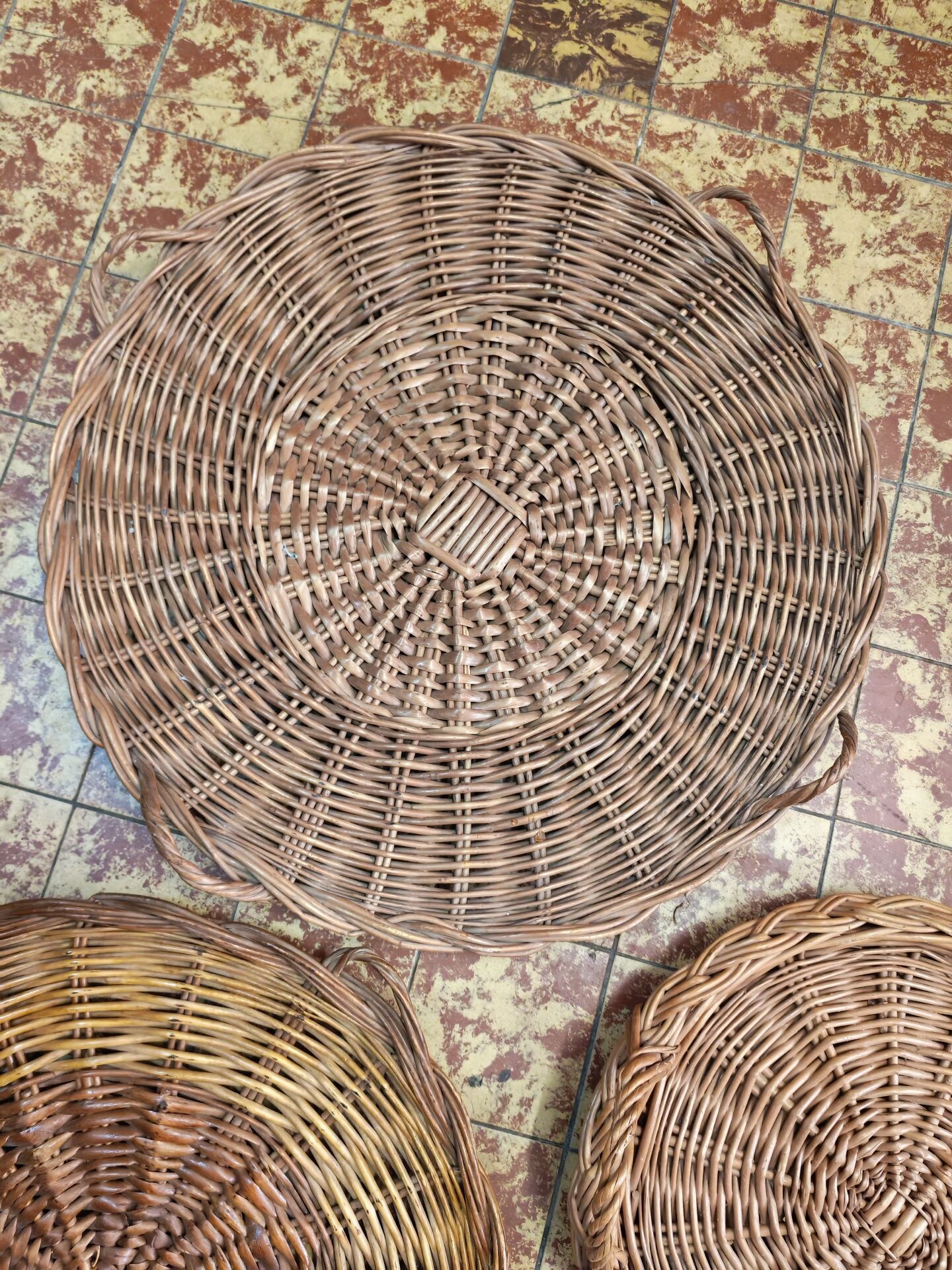 Lot de 4 plateaux en osier vintage