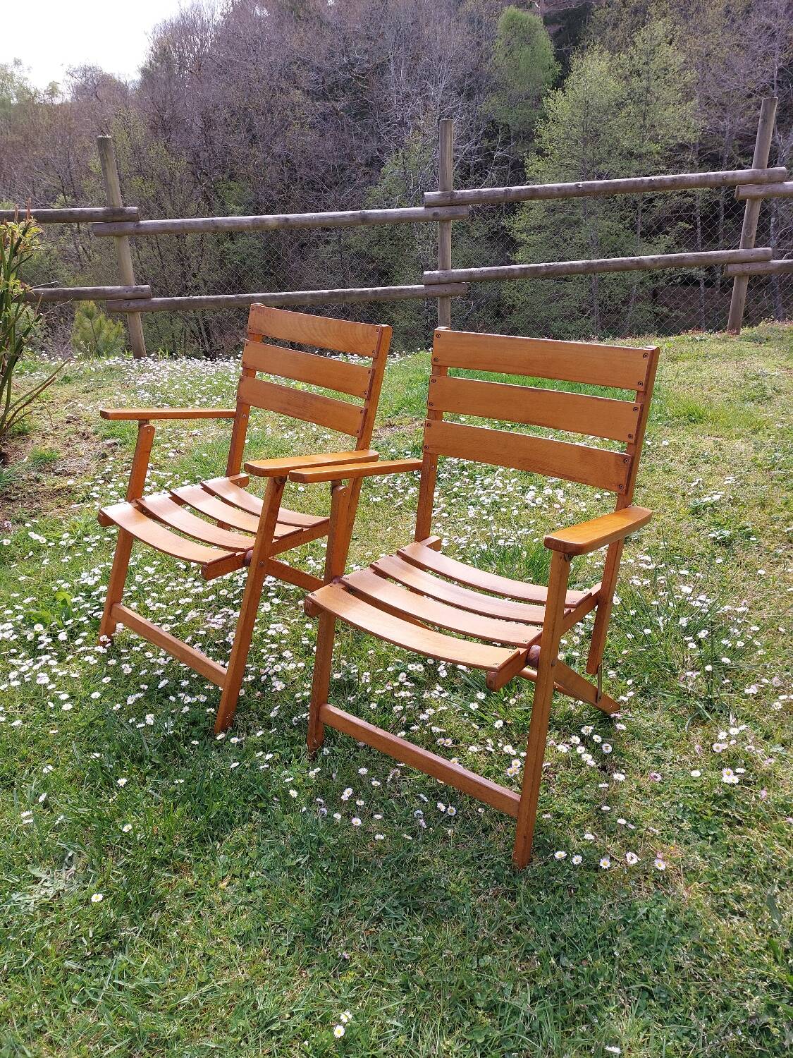 Set of 2 vintage wooden folding armchairs