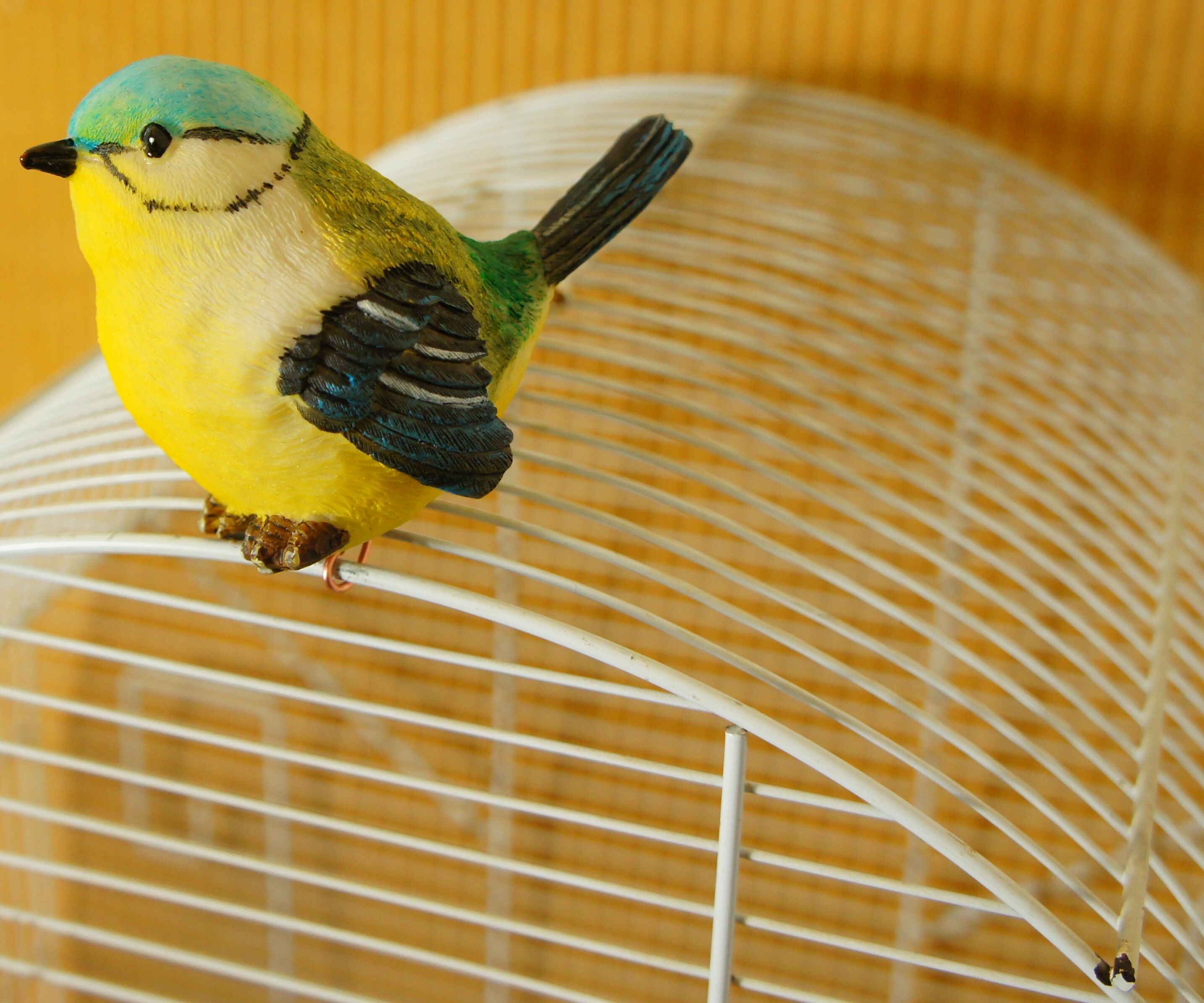 Decorative bird cage & its 3 piafs