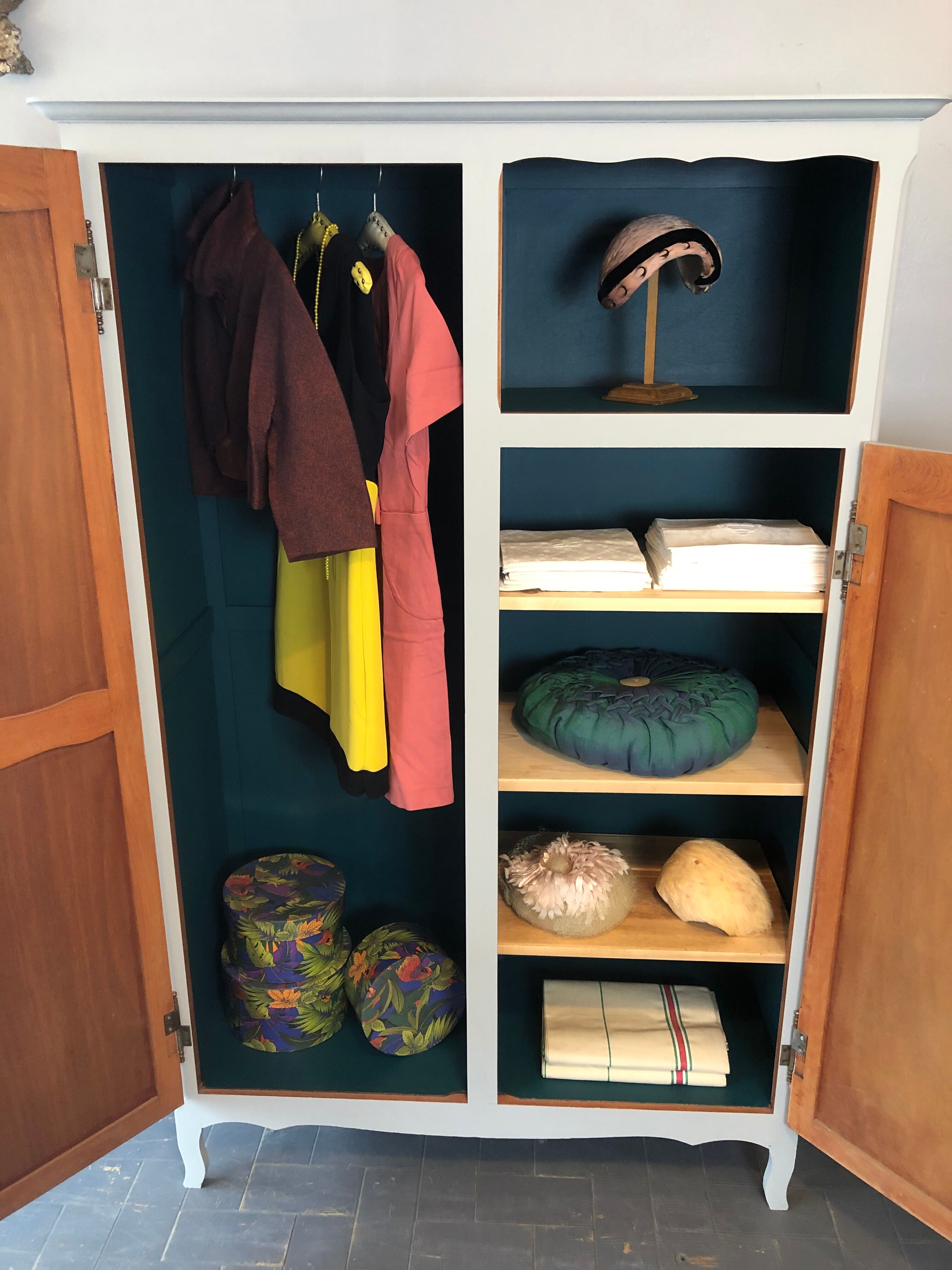 Armoire parisienne