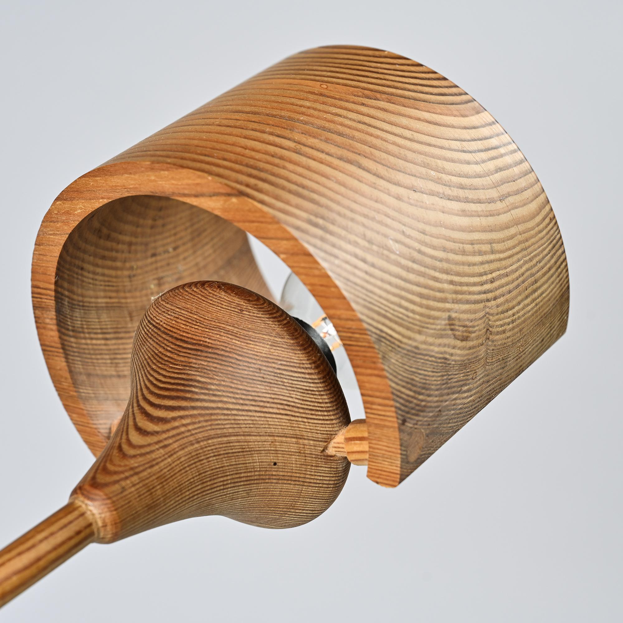 Turned wooden desk lamp, Swiss craftsmanship, circa 1970.