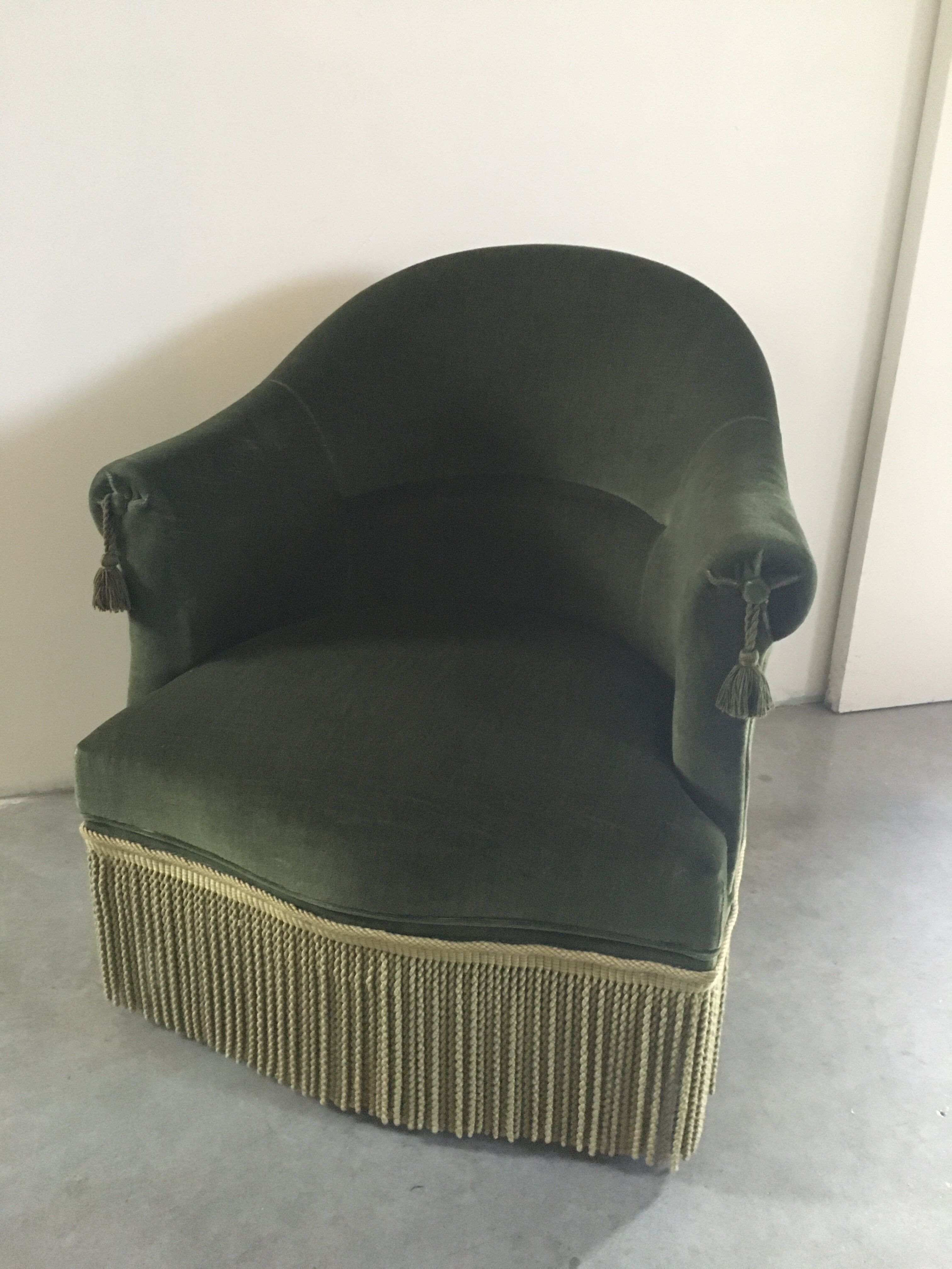 Green velvet toad chair