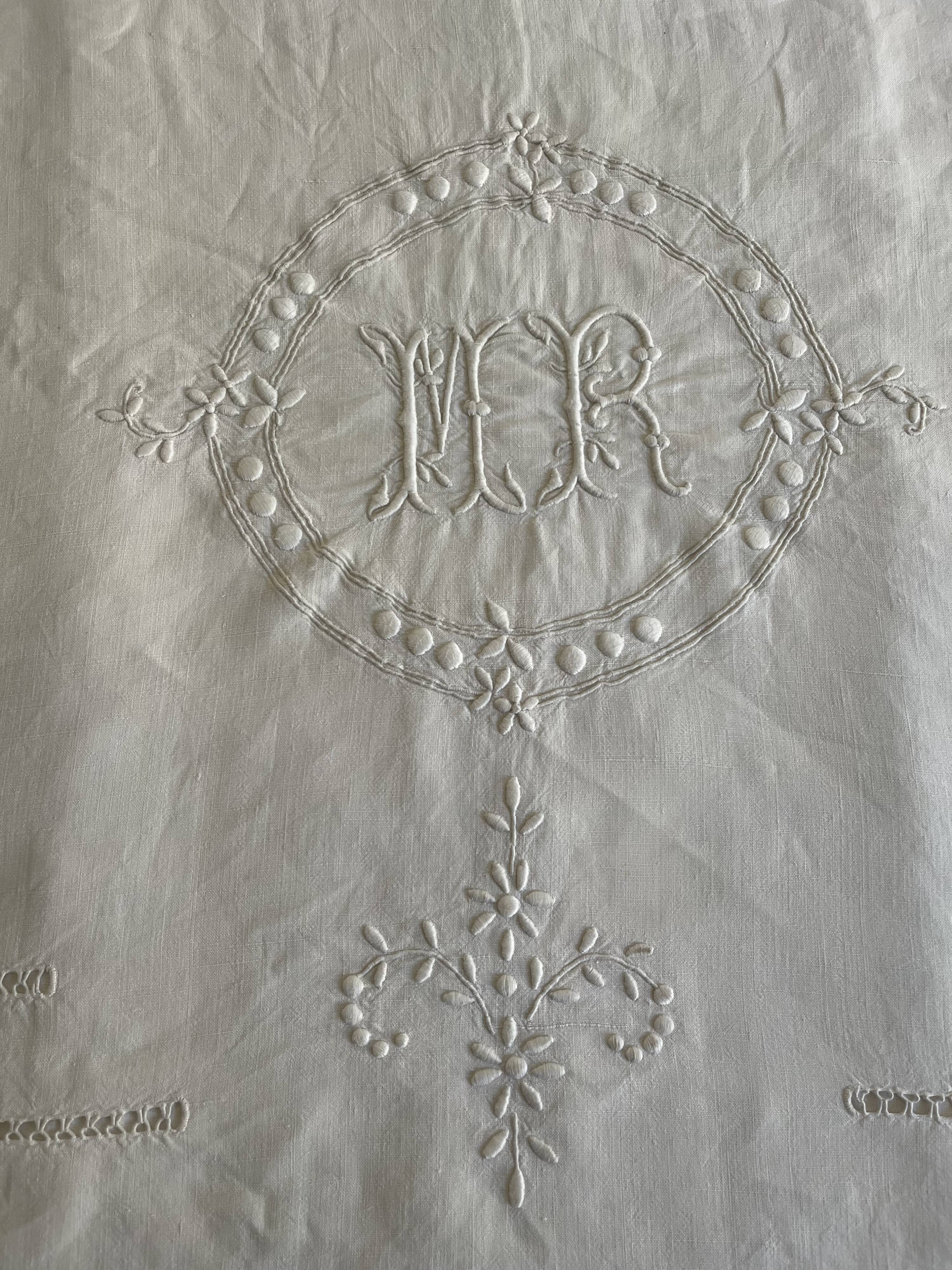 Drap ancien en lin, monogramme MR
