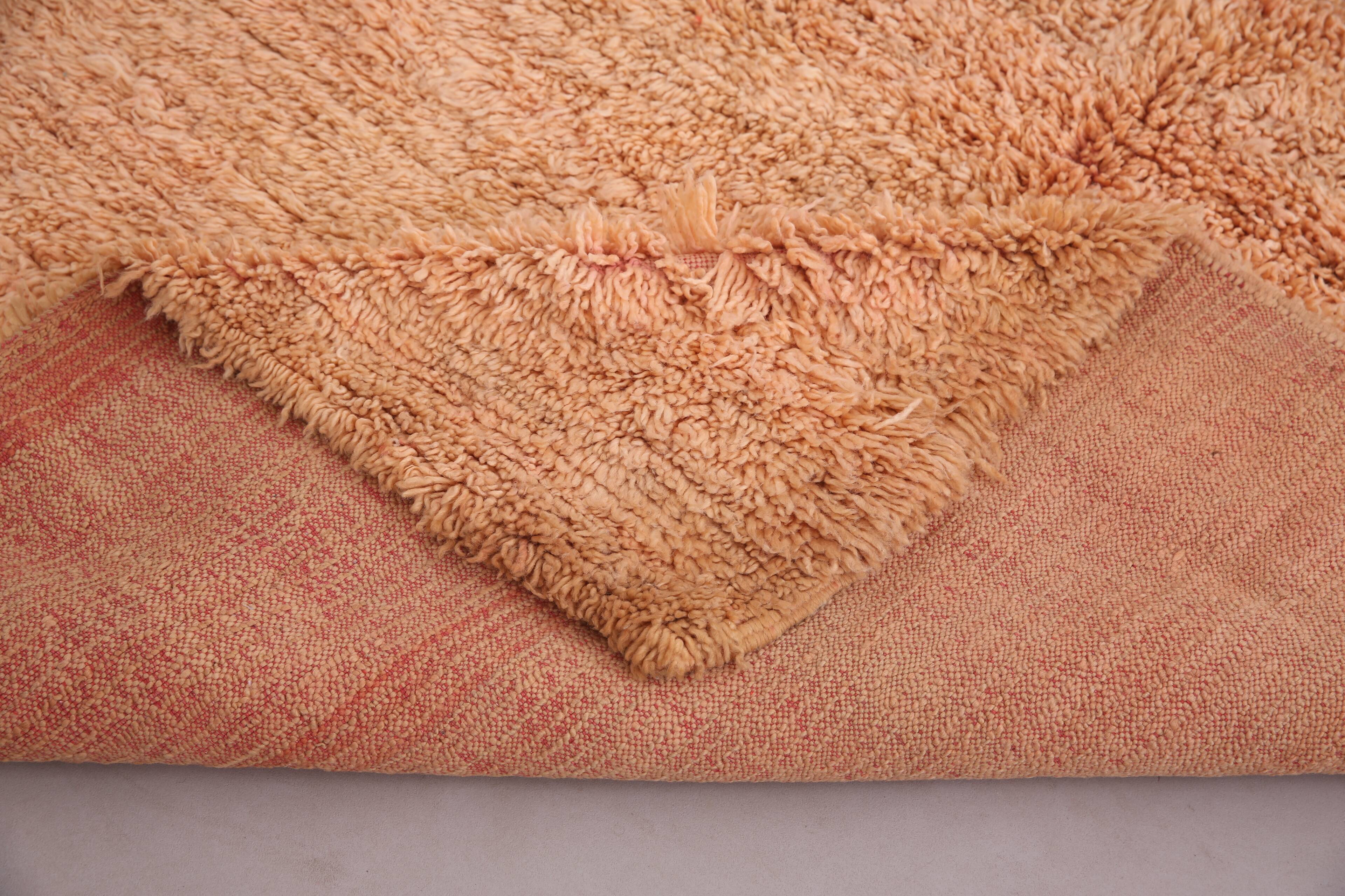 Tapis marocain vintage fait main en laine pêche