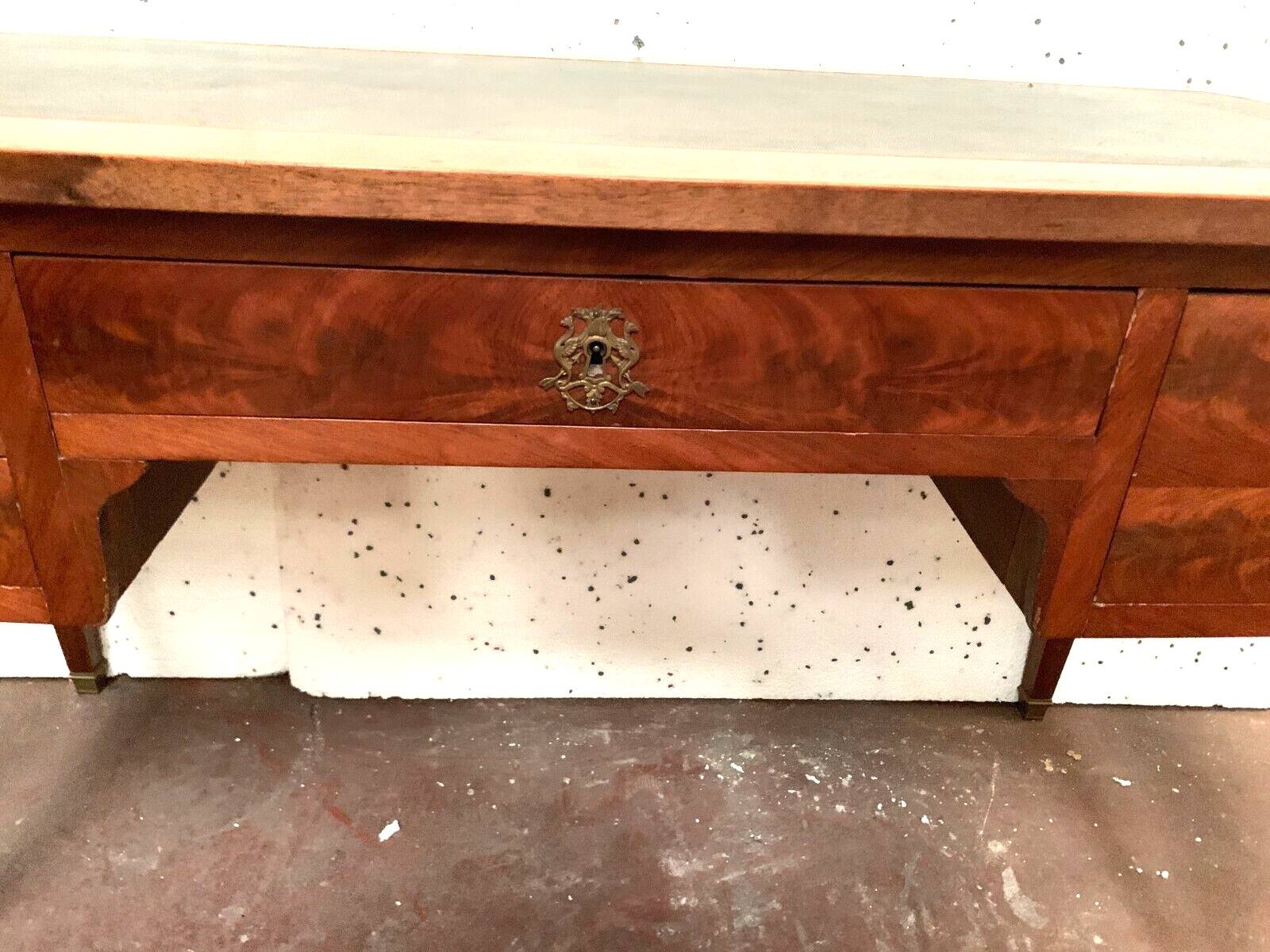 Louis XVI style desk in mahogany XIX century