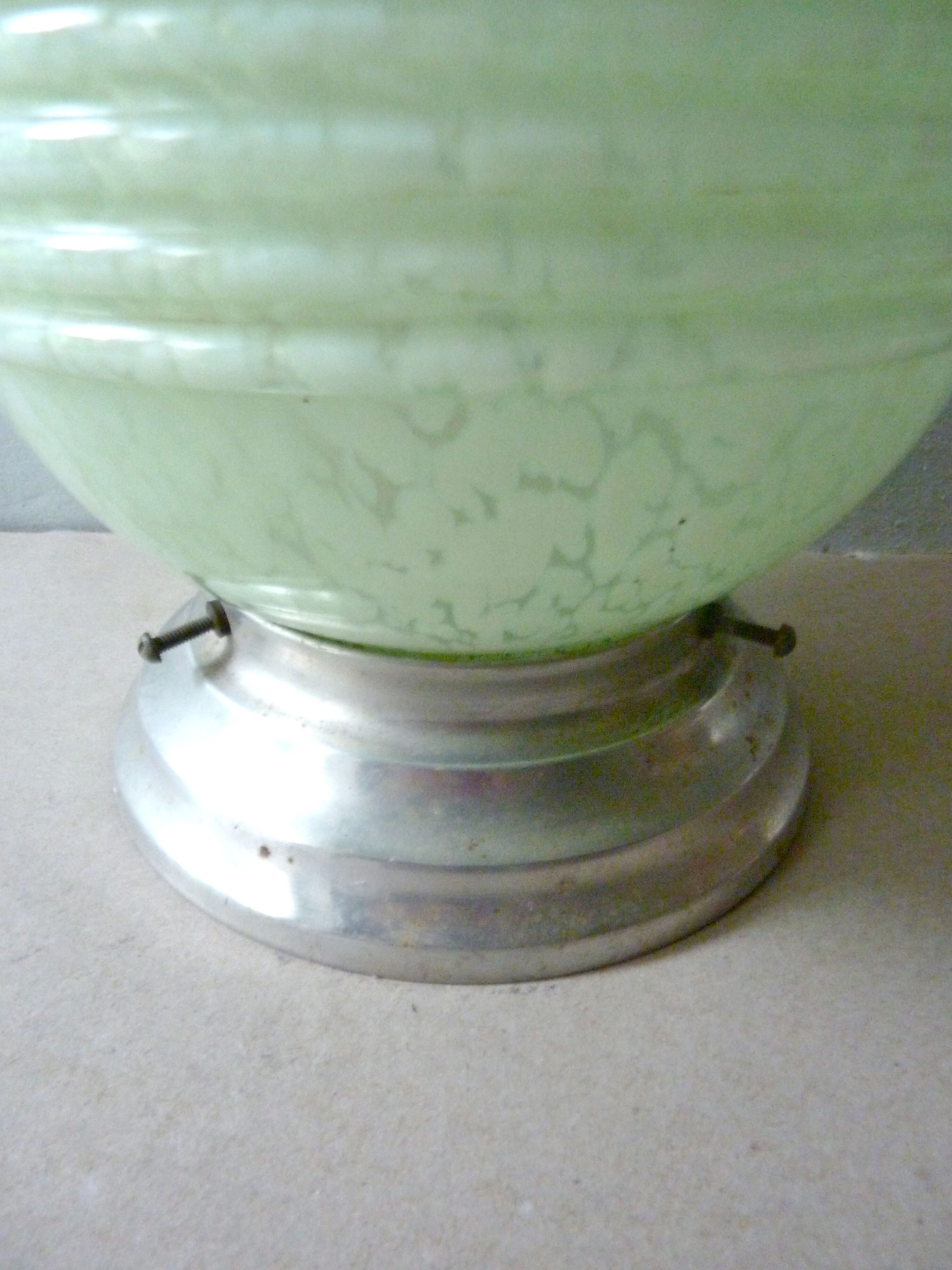 Ceiling light with green marbled opaline globe