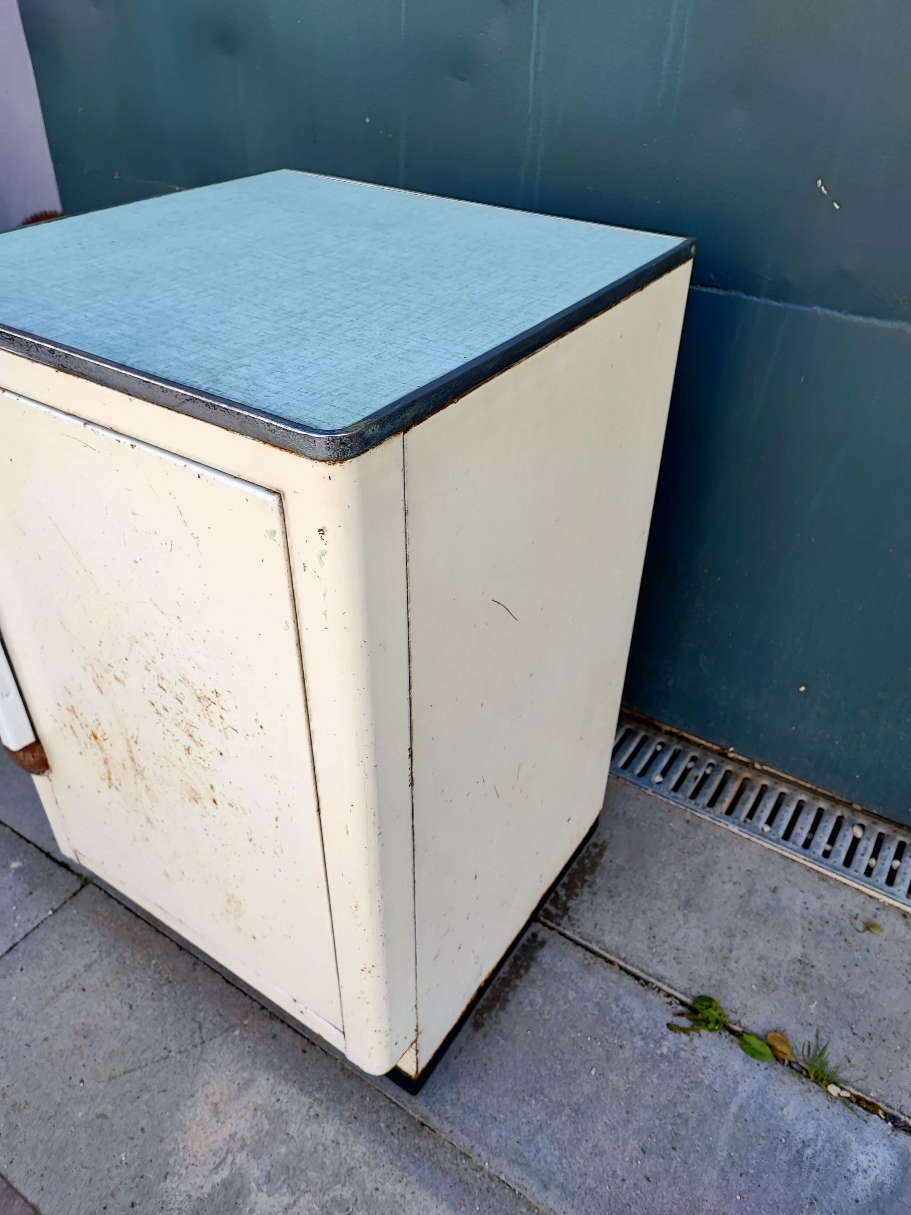 Meuble armoire de cuisine métallique