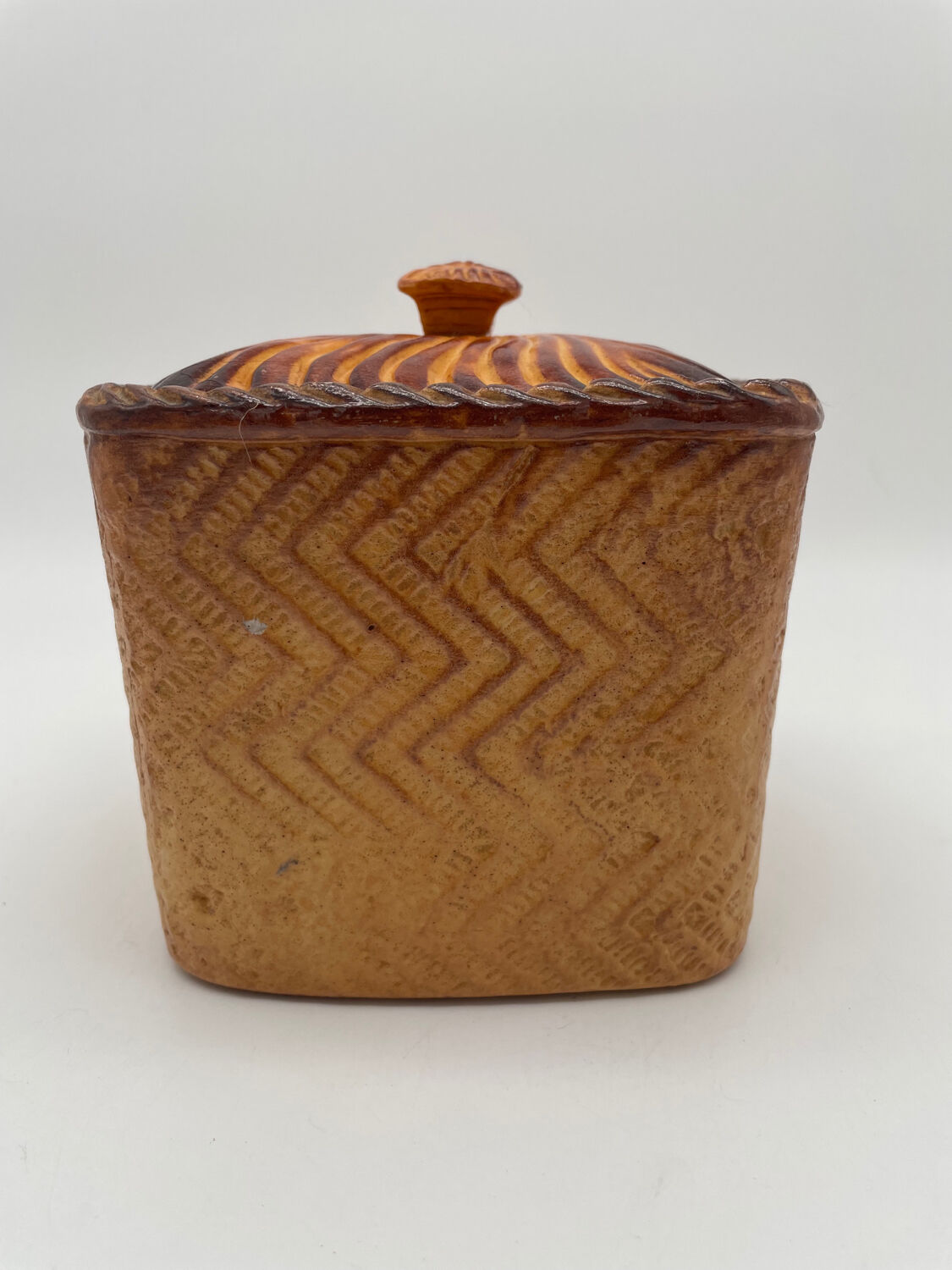 Terrine en trompe-l'œil pâté en croûte signée Mehun, vers 1900
