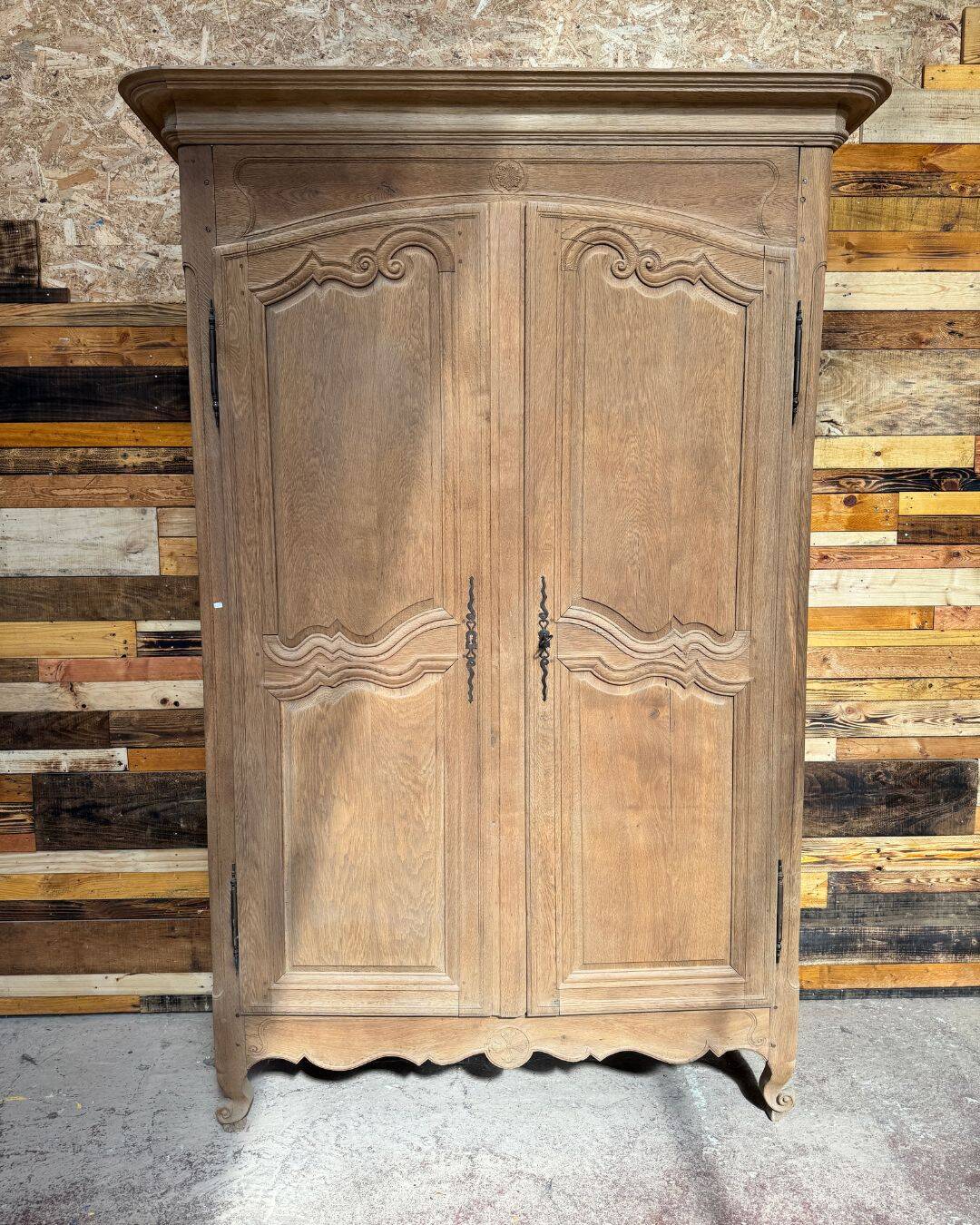 Armoire ancienne aérogommée