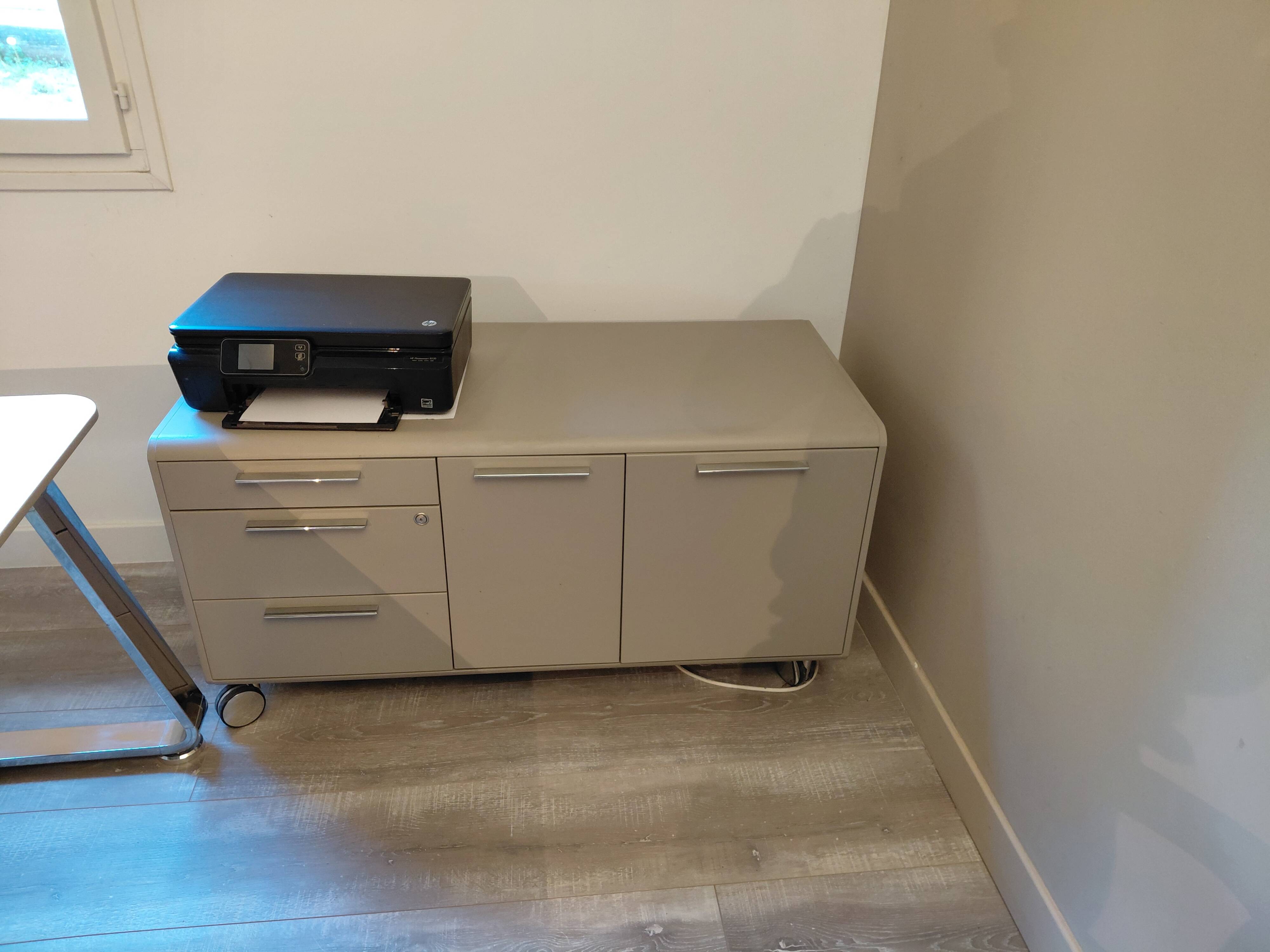 Seventies management desk in Stone Grey finish with chrome structure +
