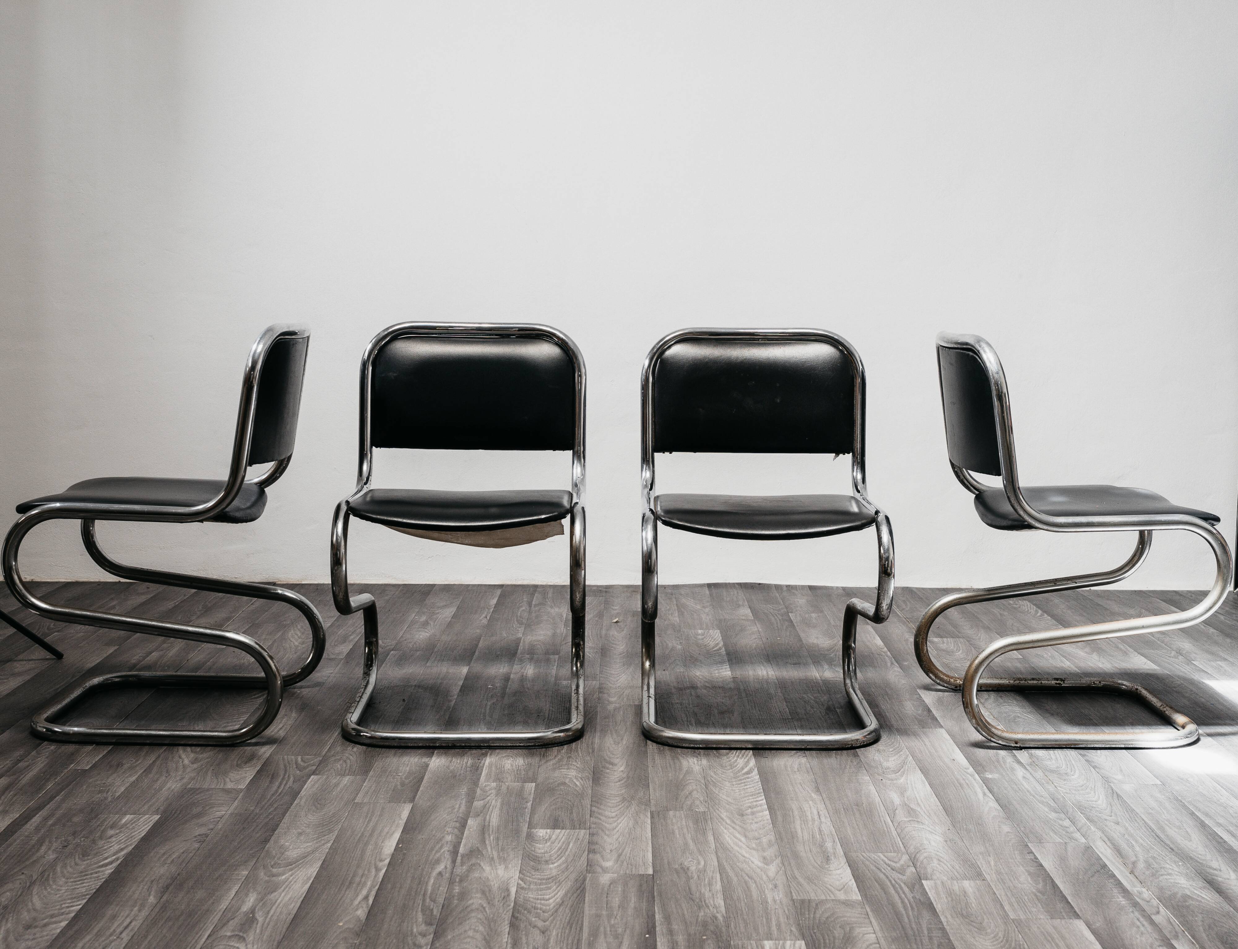 Set of 4 chrome steel rocking chairs, vintage modern 80s design.