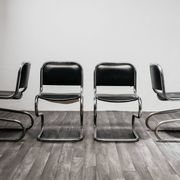 Ensemble de 4 chaises à bascule en acier chromé design années 80 vintage moderne.