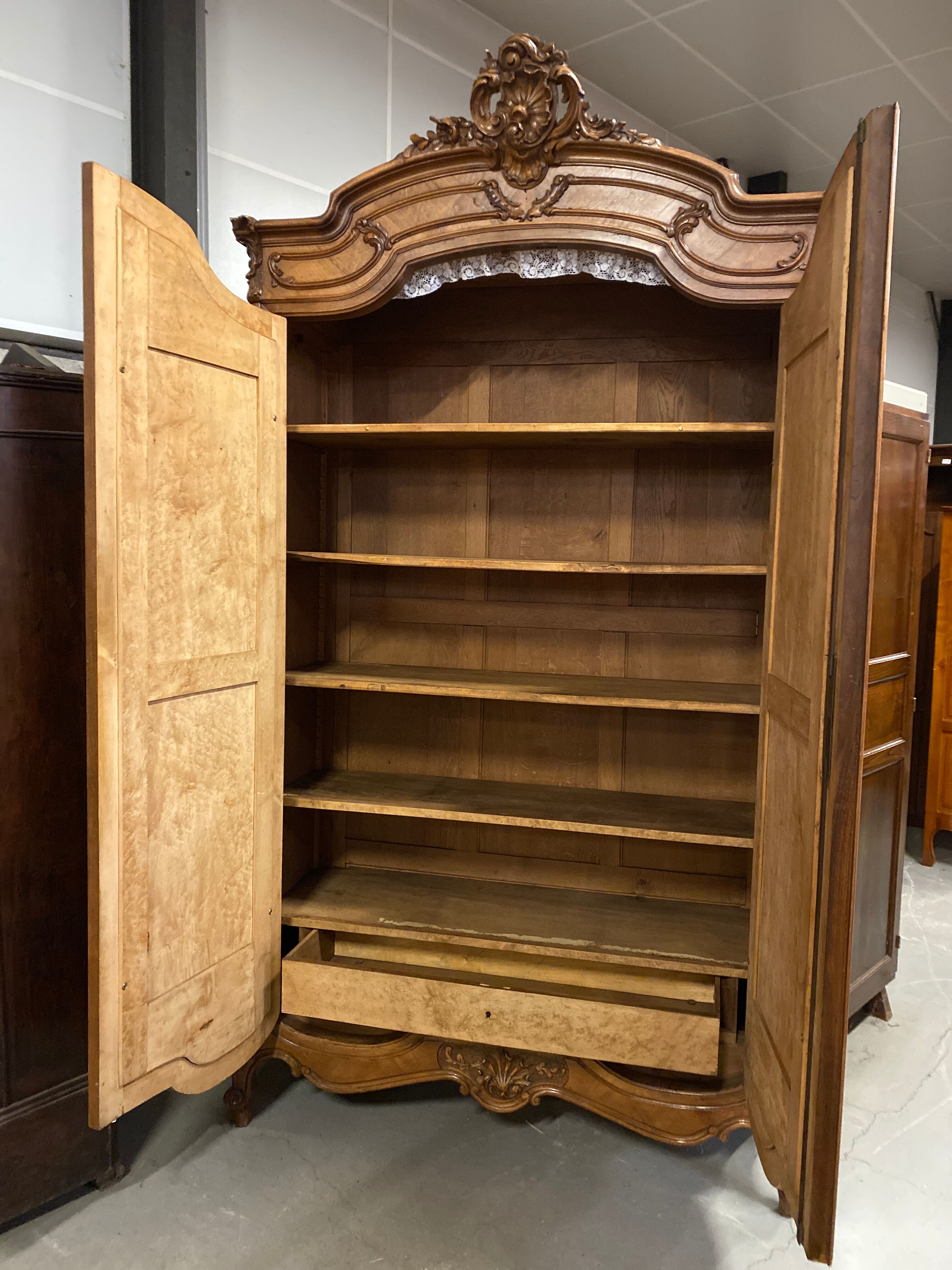 Rocaille cabinet