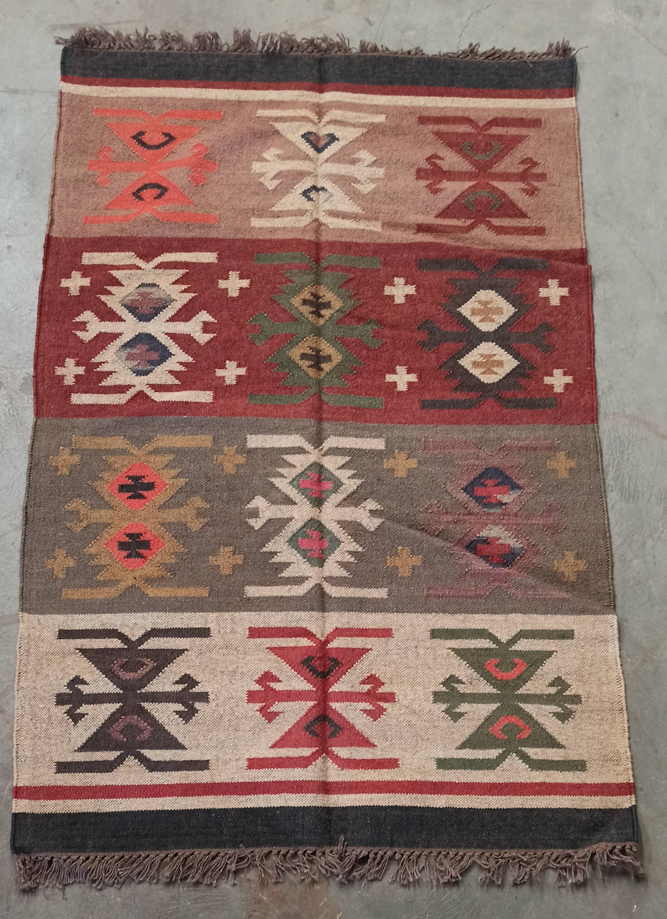 Kilim rug in jute and cotton. 125cm x 195cm