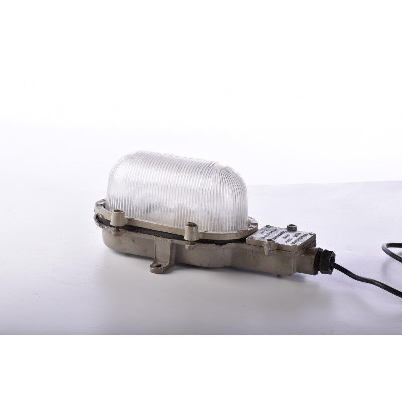 Industrial wall lamp