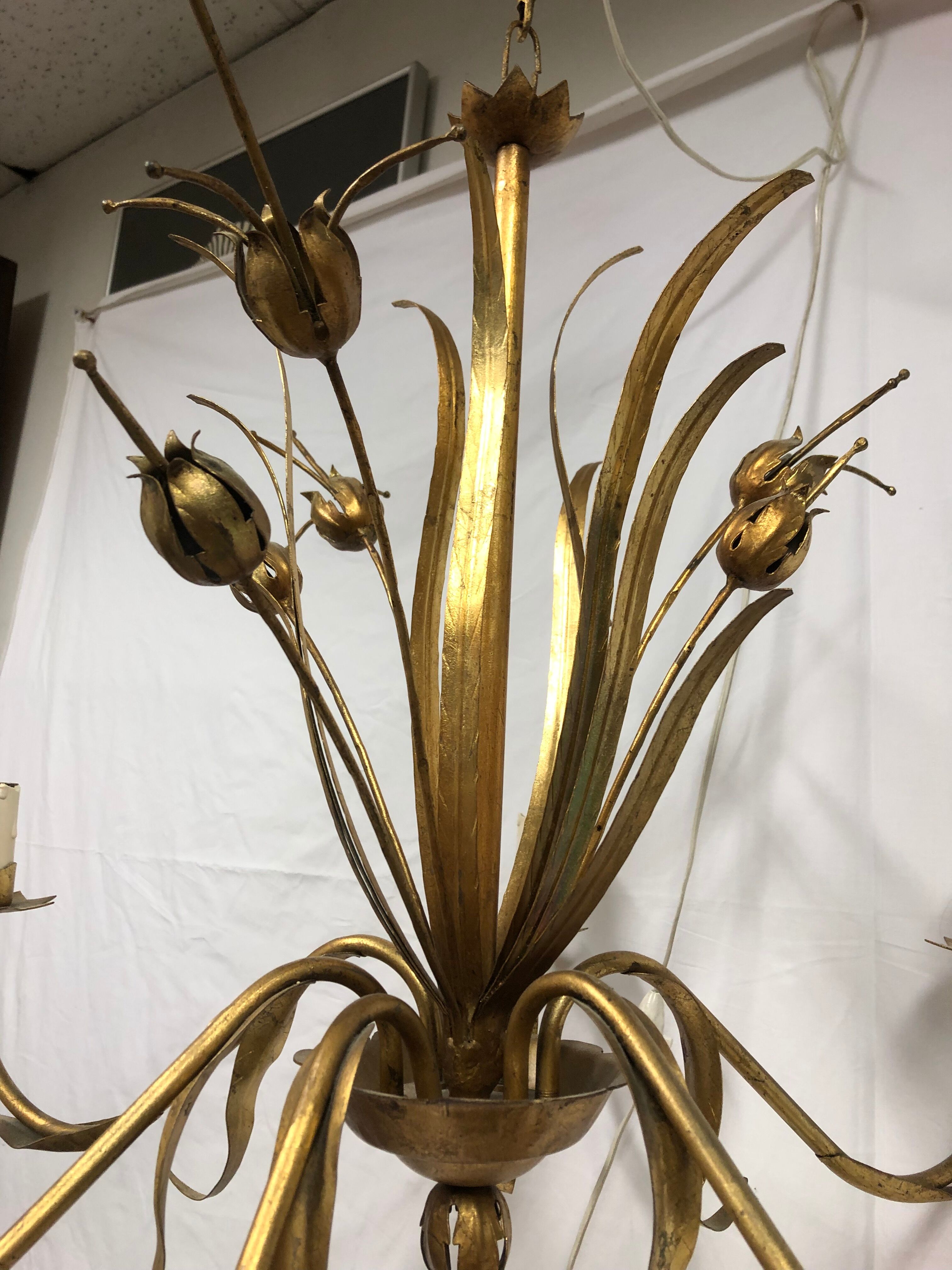 Golden chandelier of the 70s joncs decorations