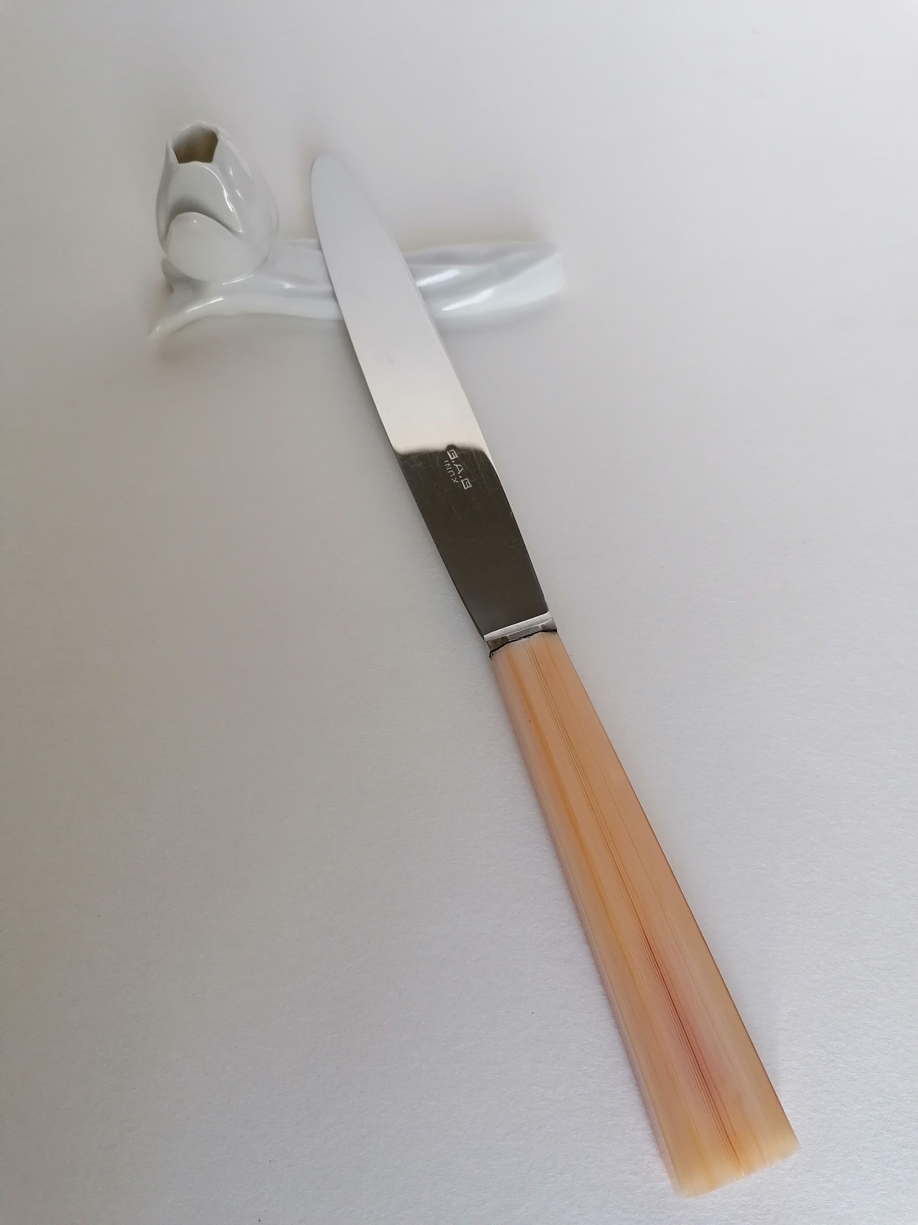 6 white porcelain knife holders