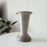 Vase ancien de cimetière en aluminium