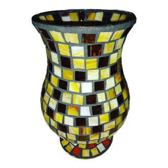 Vase in glass paste