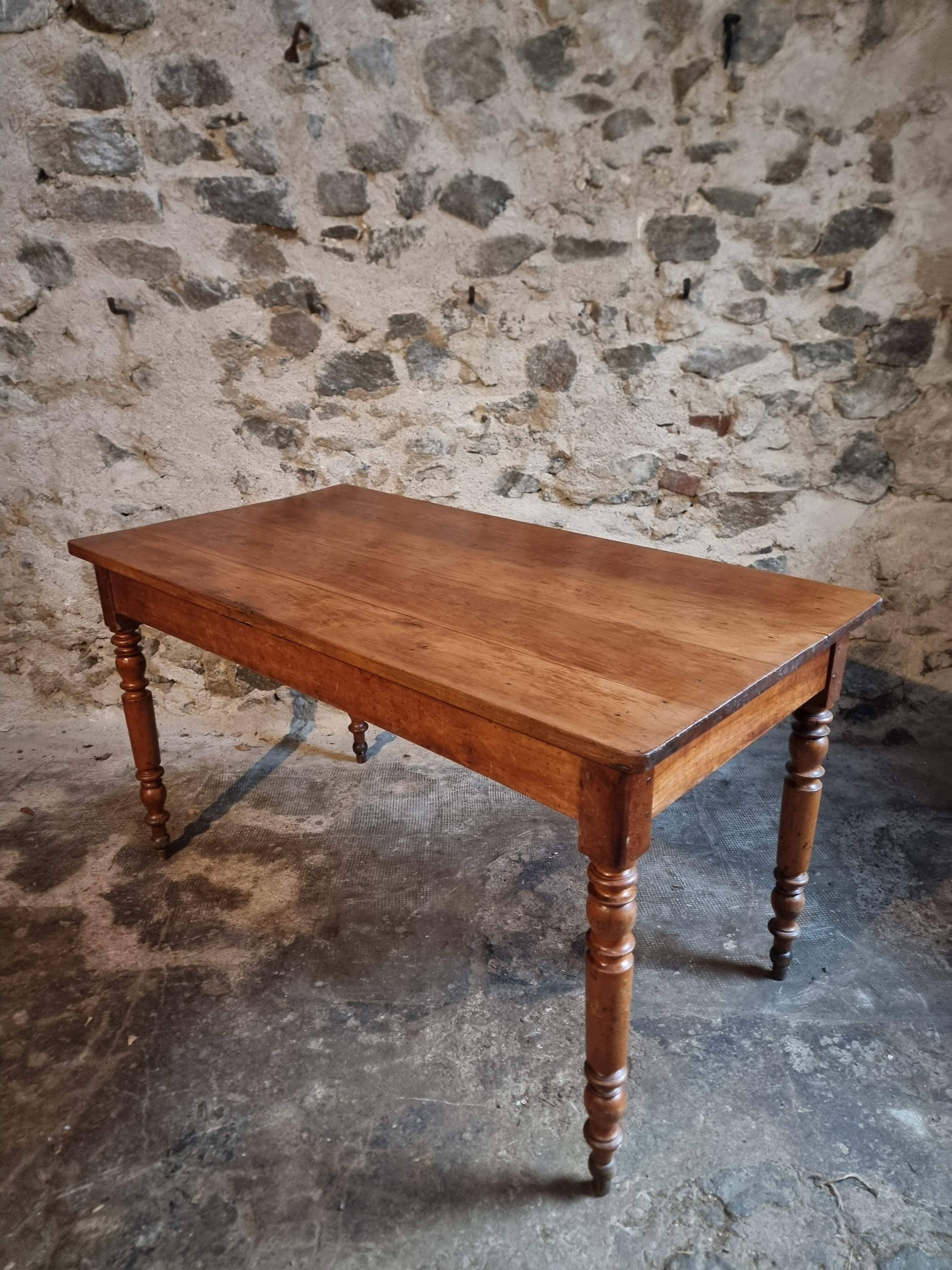 Antique dining table in French cherry wood 1900–1920 – Provincial farmhouse table