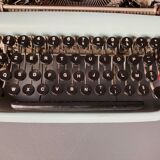 Machine à écrire vintage et design Lettra 22 Olivetti