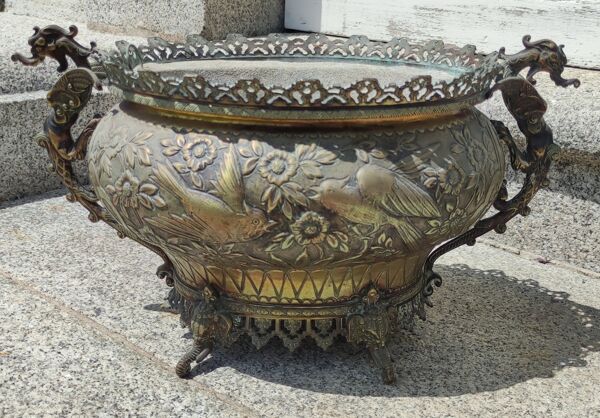 Ancienne jardinière en cuivre décor hindou