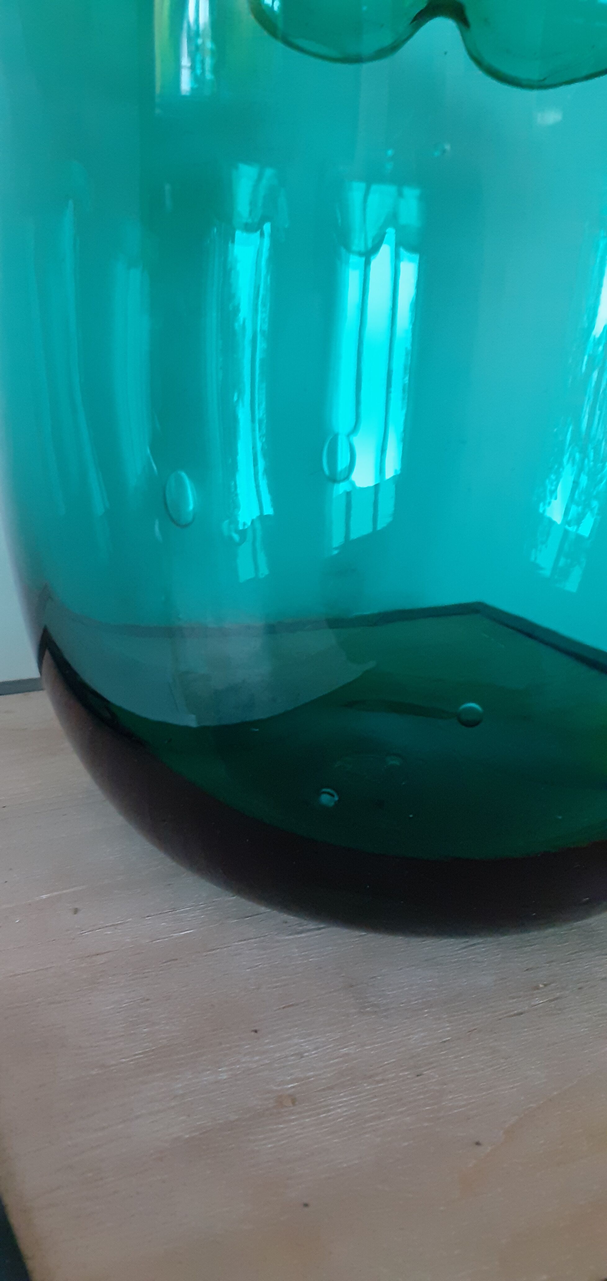 Green pot cache vase in blown glass