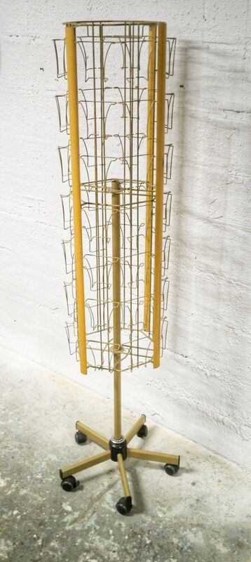 Metal turnstile display