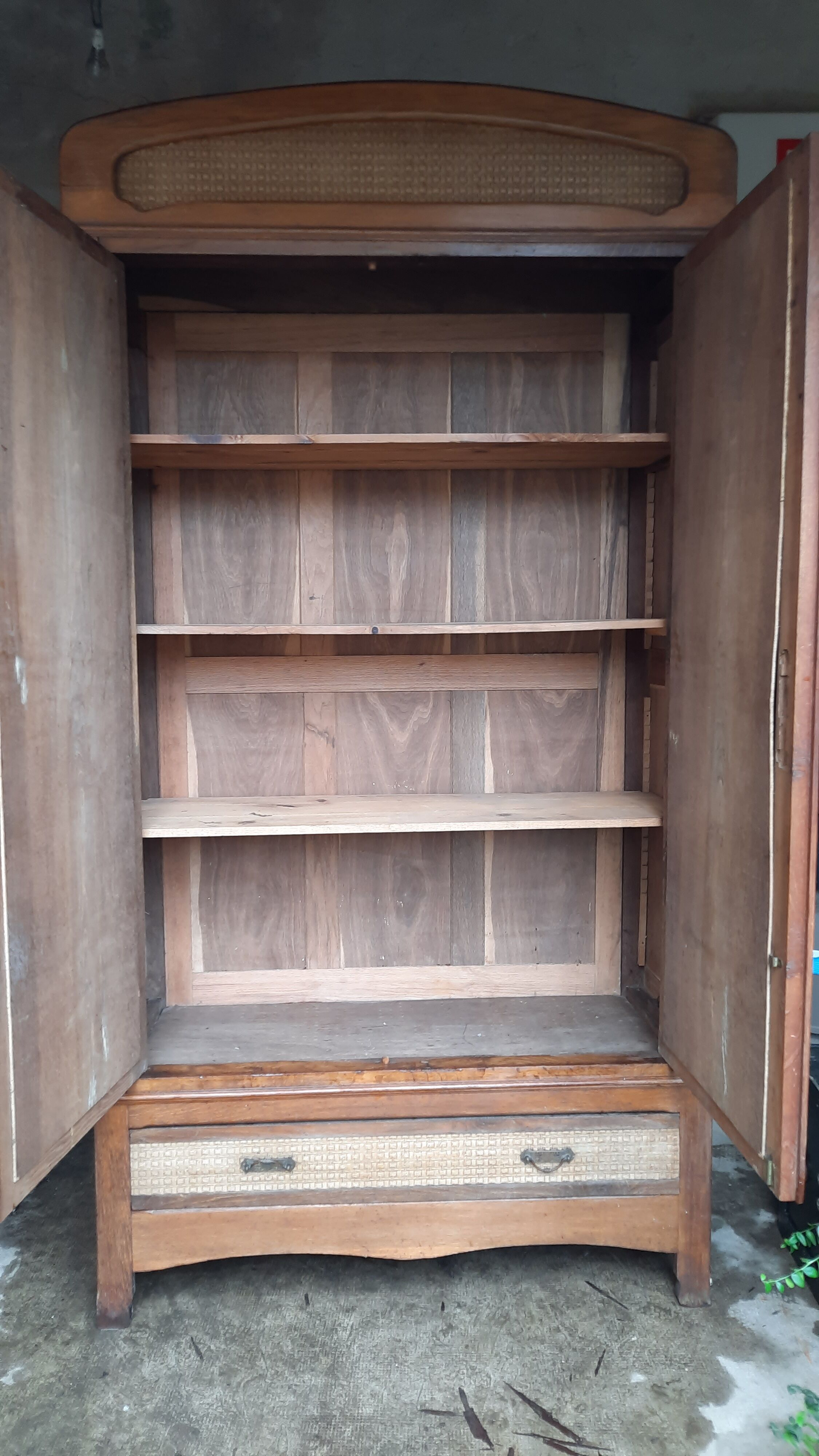 Armoire parisienne