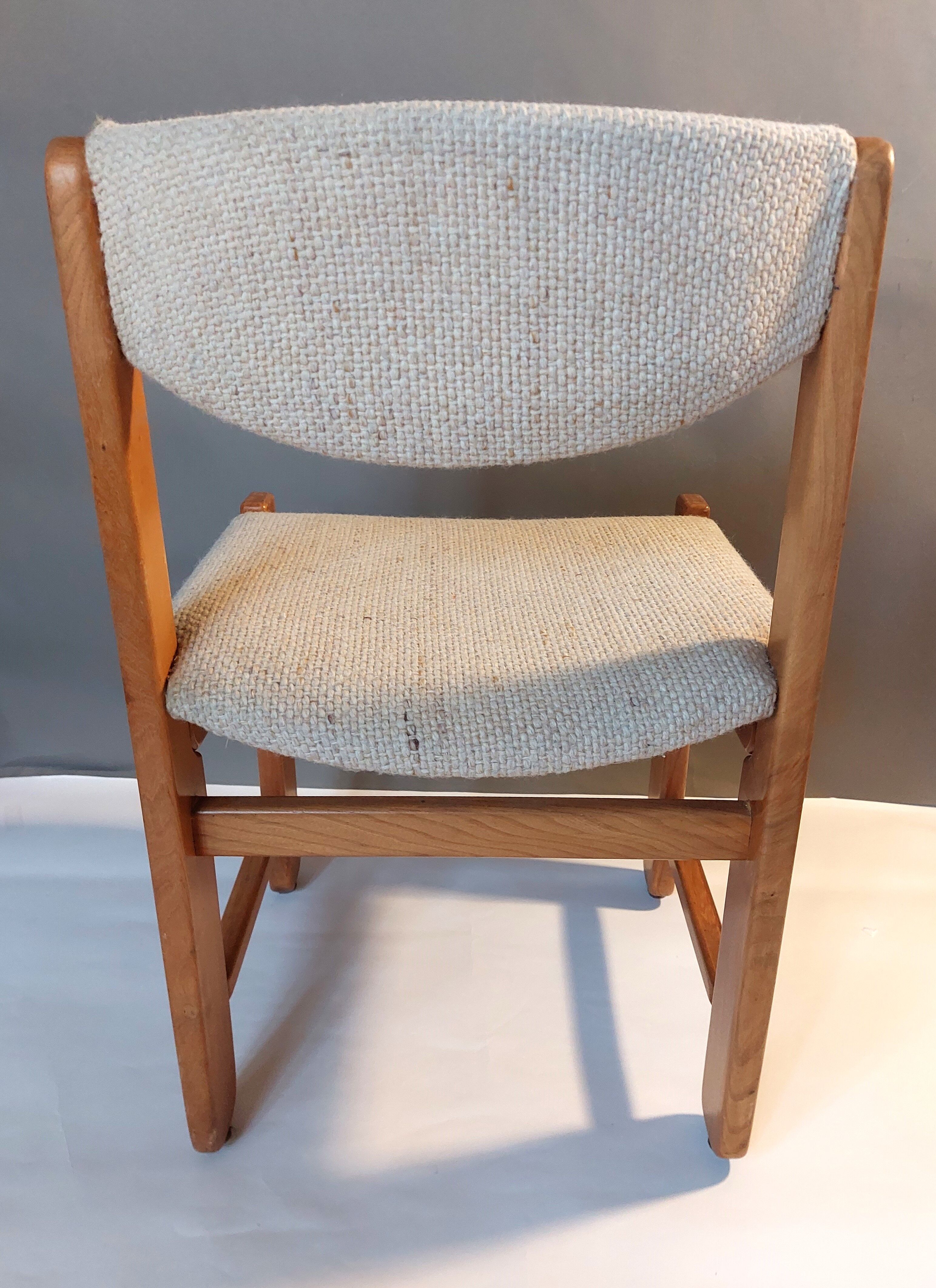Pair of modernist chairs in solid elm 1970