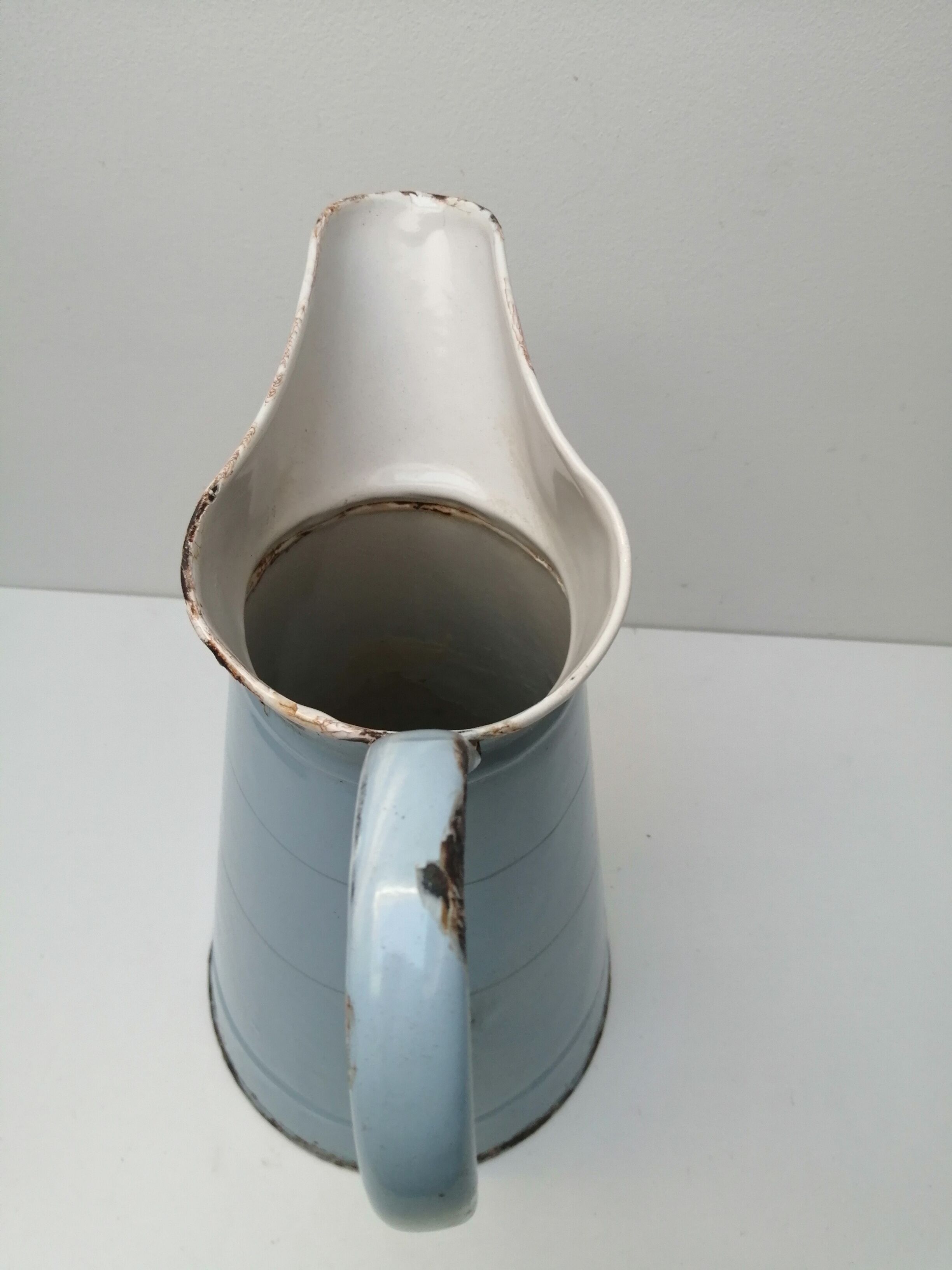 Broc enamelled "cherry"