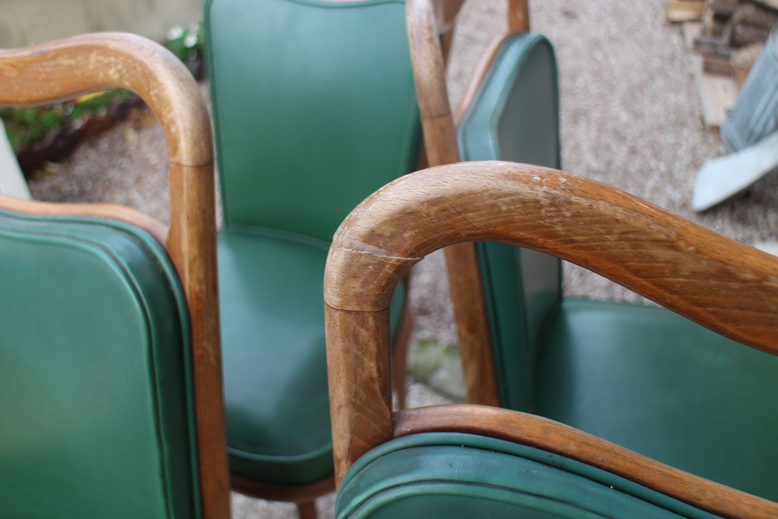 Série 6 chaises simili cuir vert 1950
