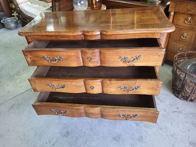 Louis XV walnut chest of drawers with 3 drawers from 1960