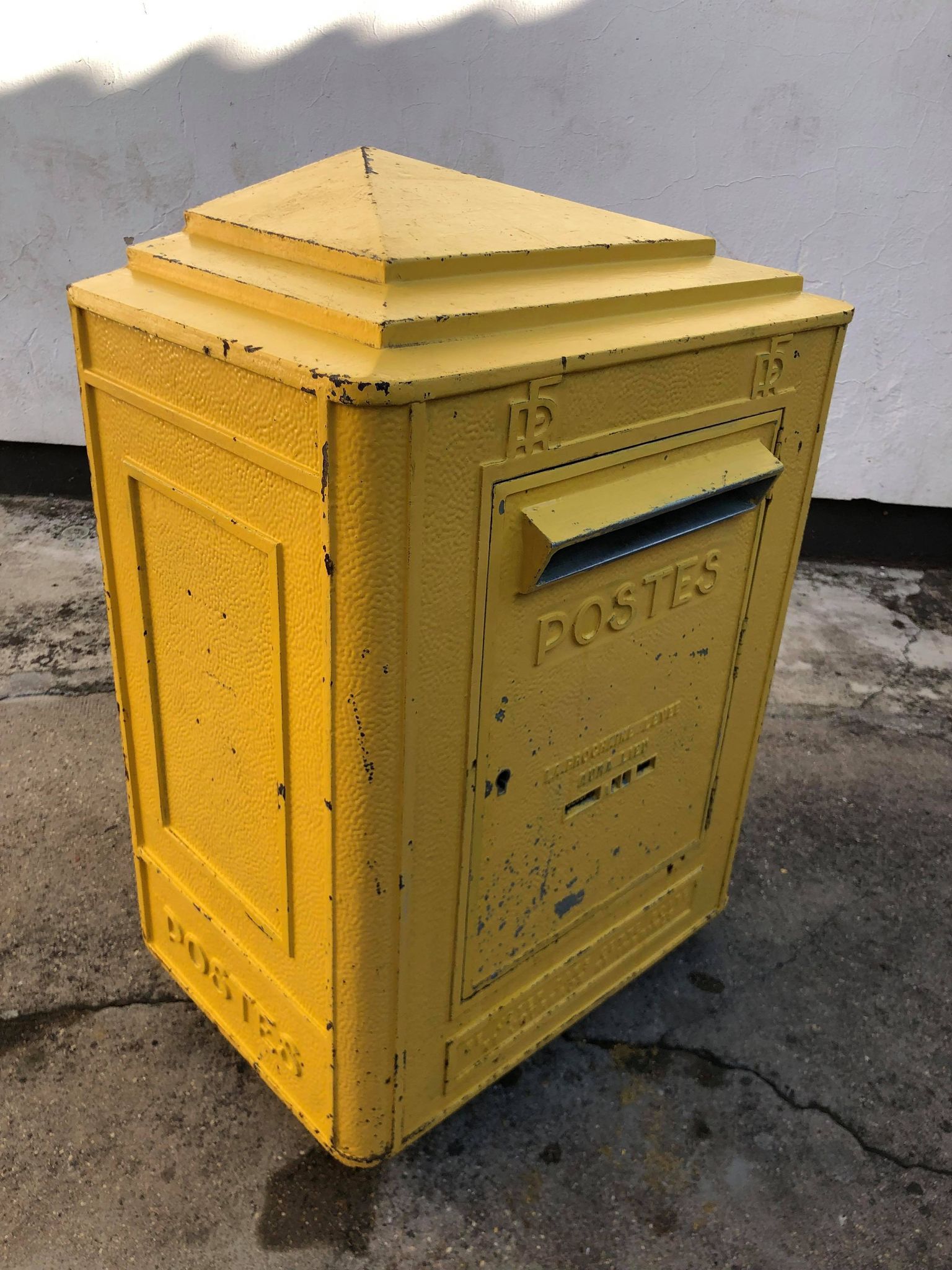 old large mailbox the post ptt dejoie / year 50 / height 82cm