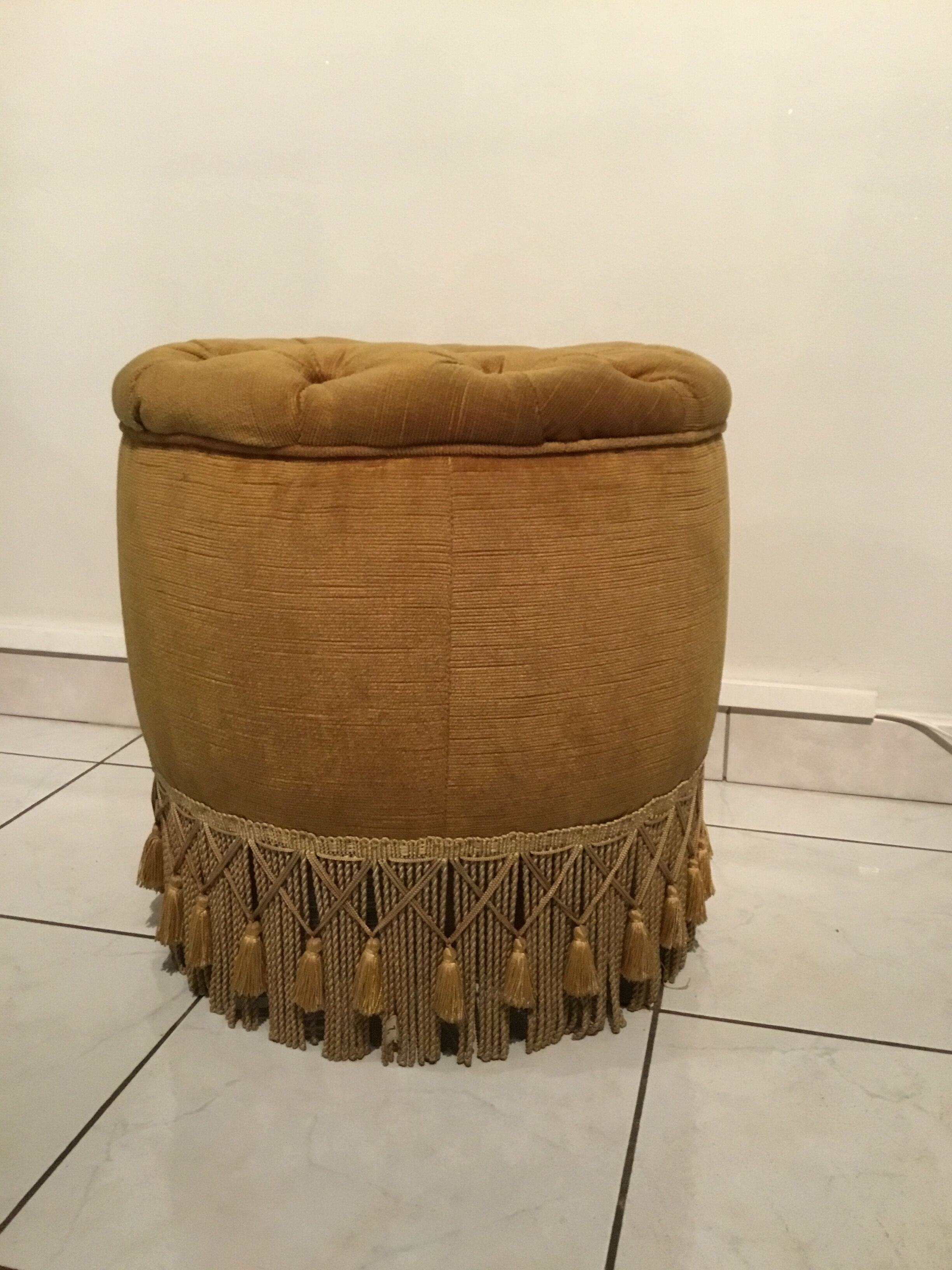 Fauteuil crapaud et son pouf