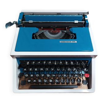 Underwood 315 portable blue typewriter with carrying case Like NEW