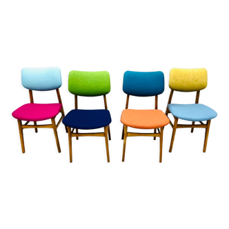 Quatre chaises du milieu du siècle