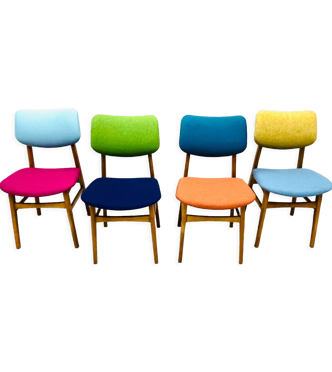 Quatre chaises du milieu du siècle