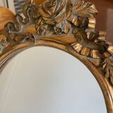 Miroir rond en bois sculpté