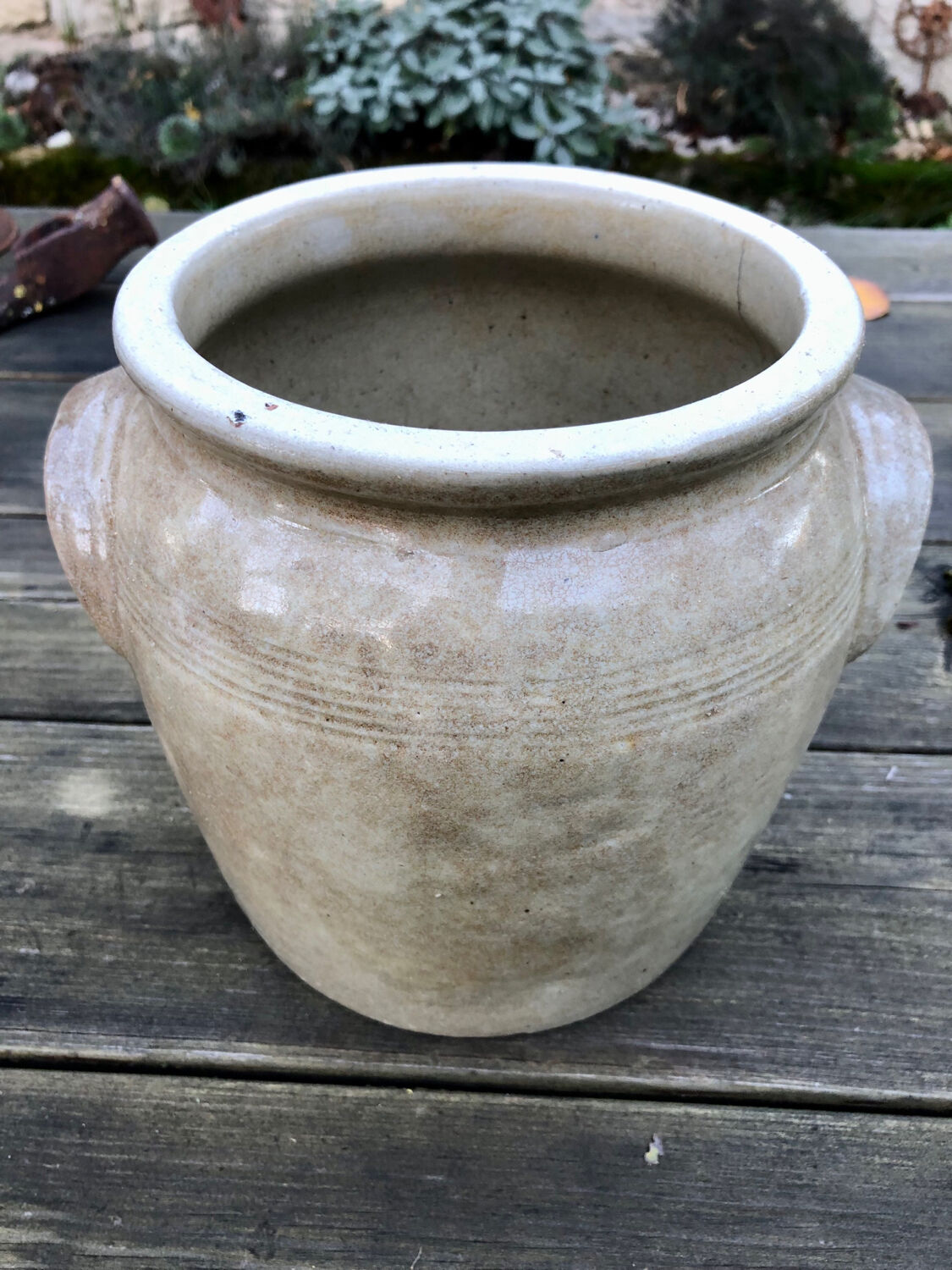 Glazed stoneware pot