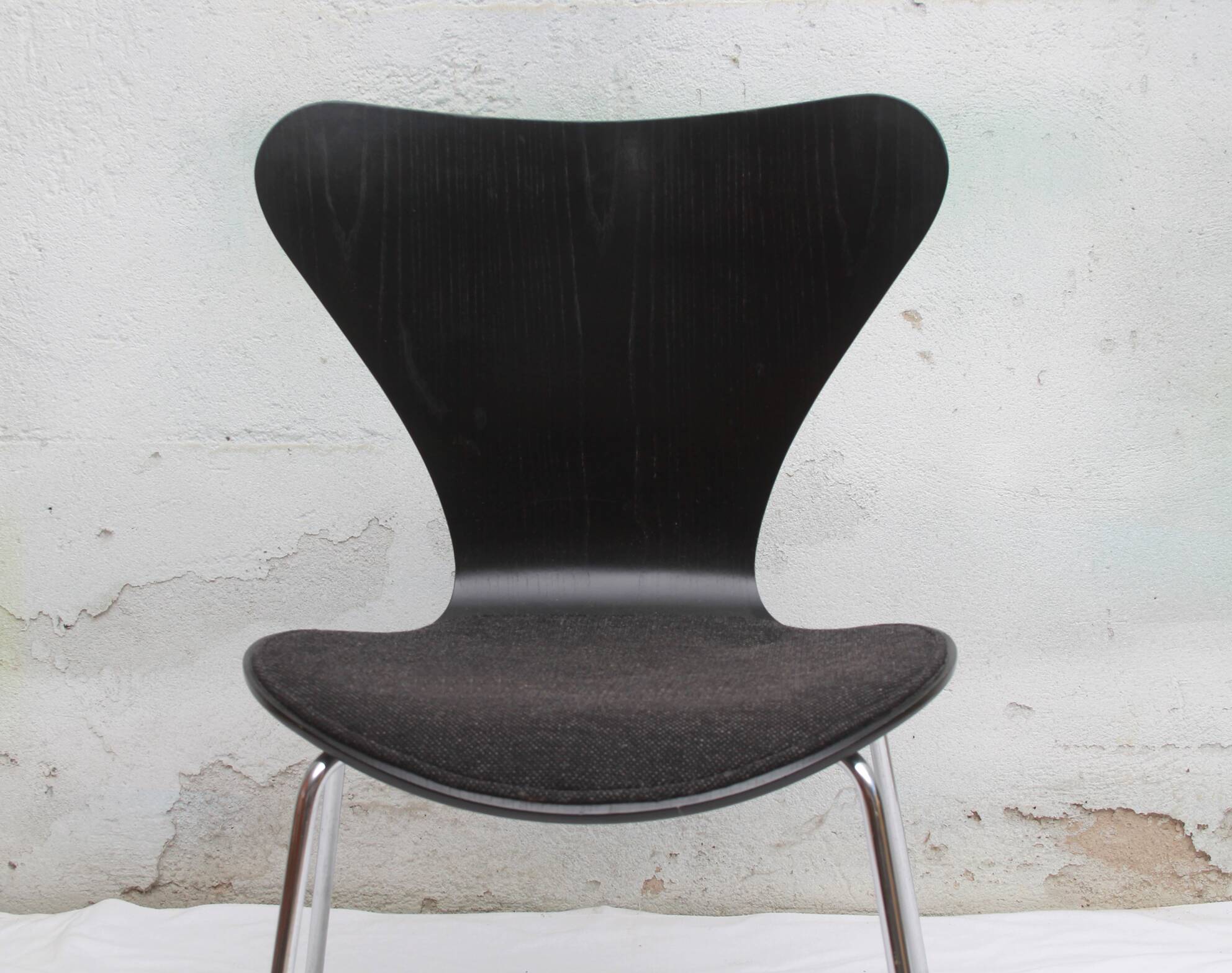 Chair 3107 Arne Jacobsen in black with polstery