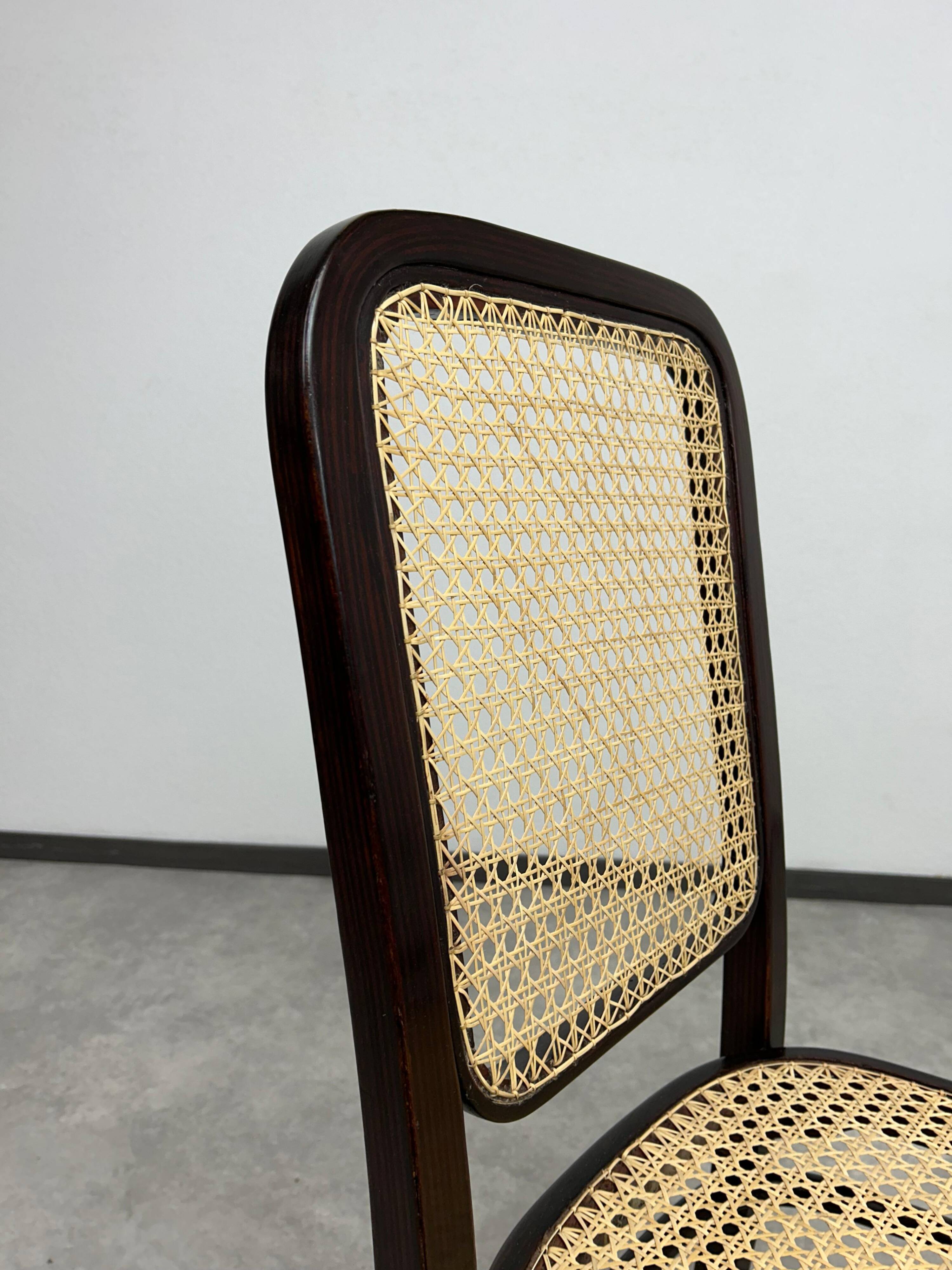 Set of 4 bentwood dining chairs by Thonet.