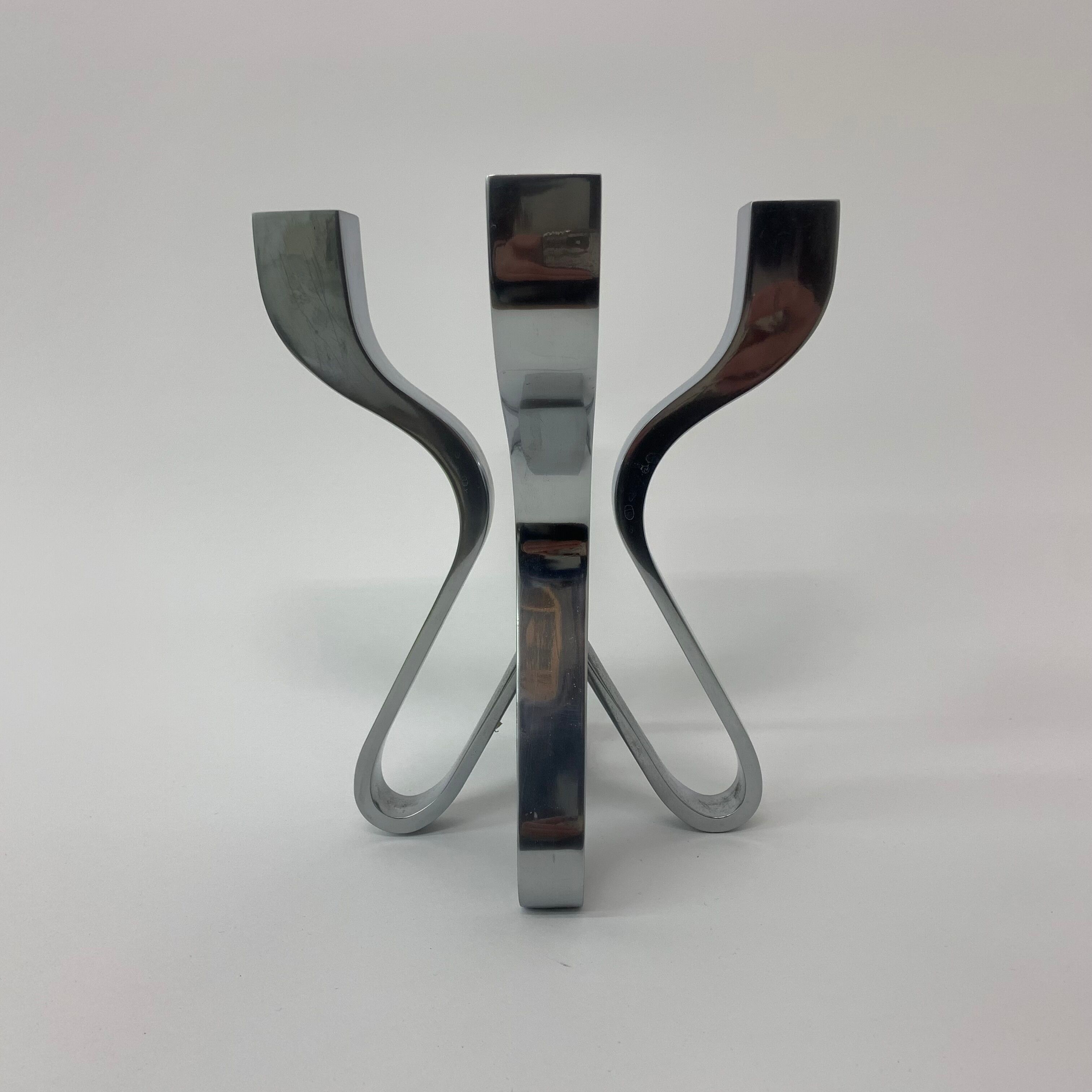 A chromed metal candle-holder "Chorus", design Karim Rashid, executed by Umbra / USA 2002