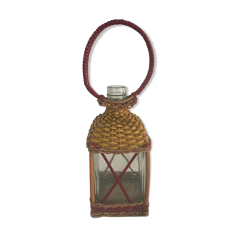 Bottle sheathed on the top and the low d wicker woven