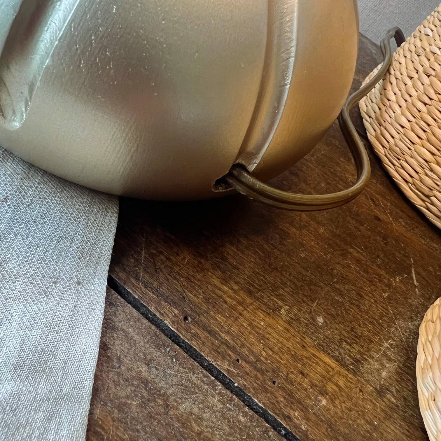 Petite lampe “diabolo” opaline & bois