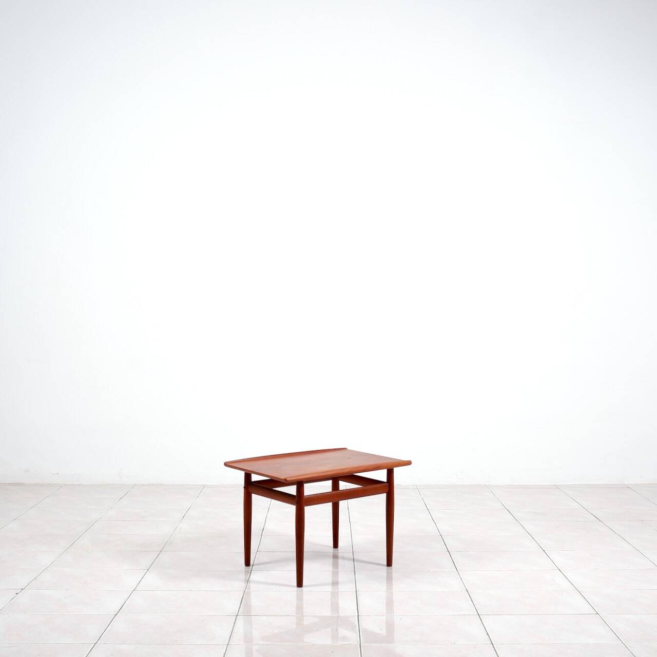 „Surfboard“ teak coffee table by Grete Jalk for Glostrup