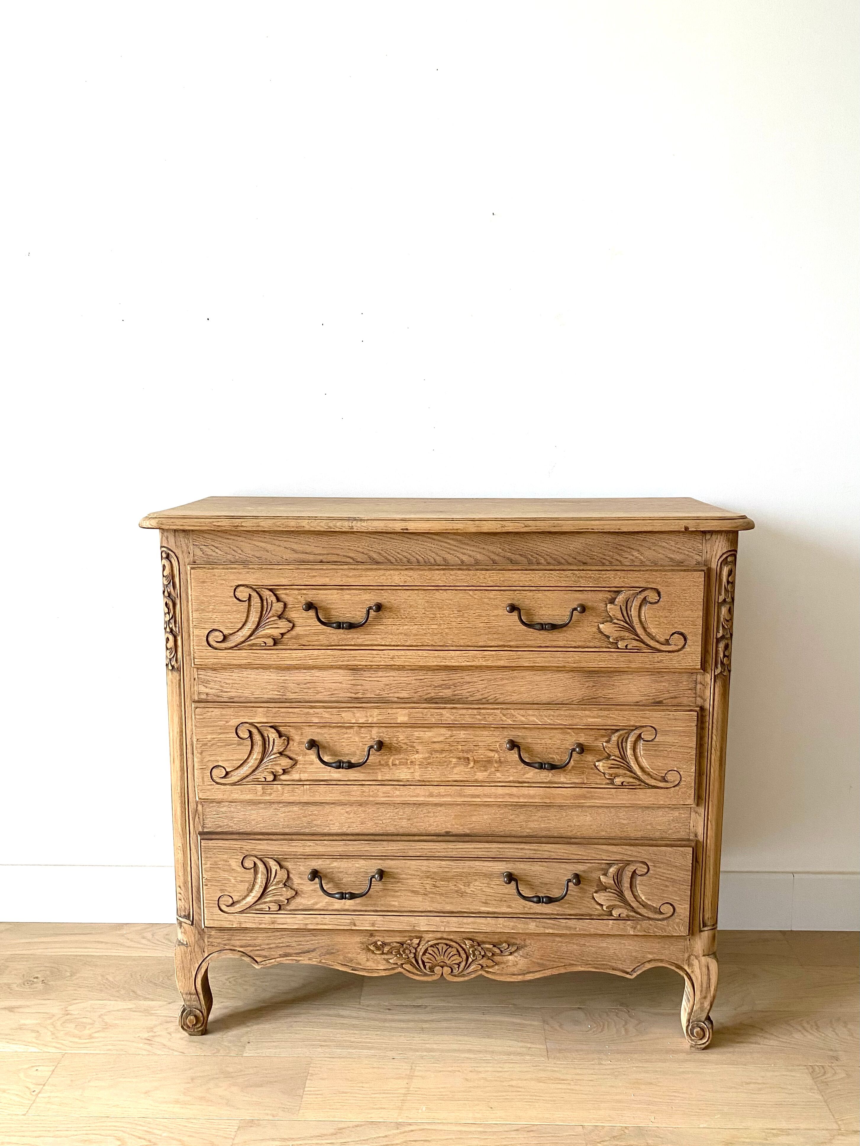 Antique chest of drawers